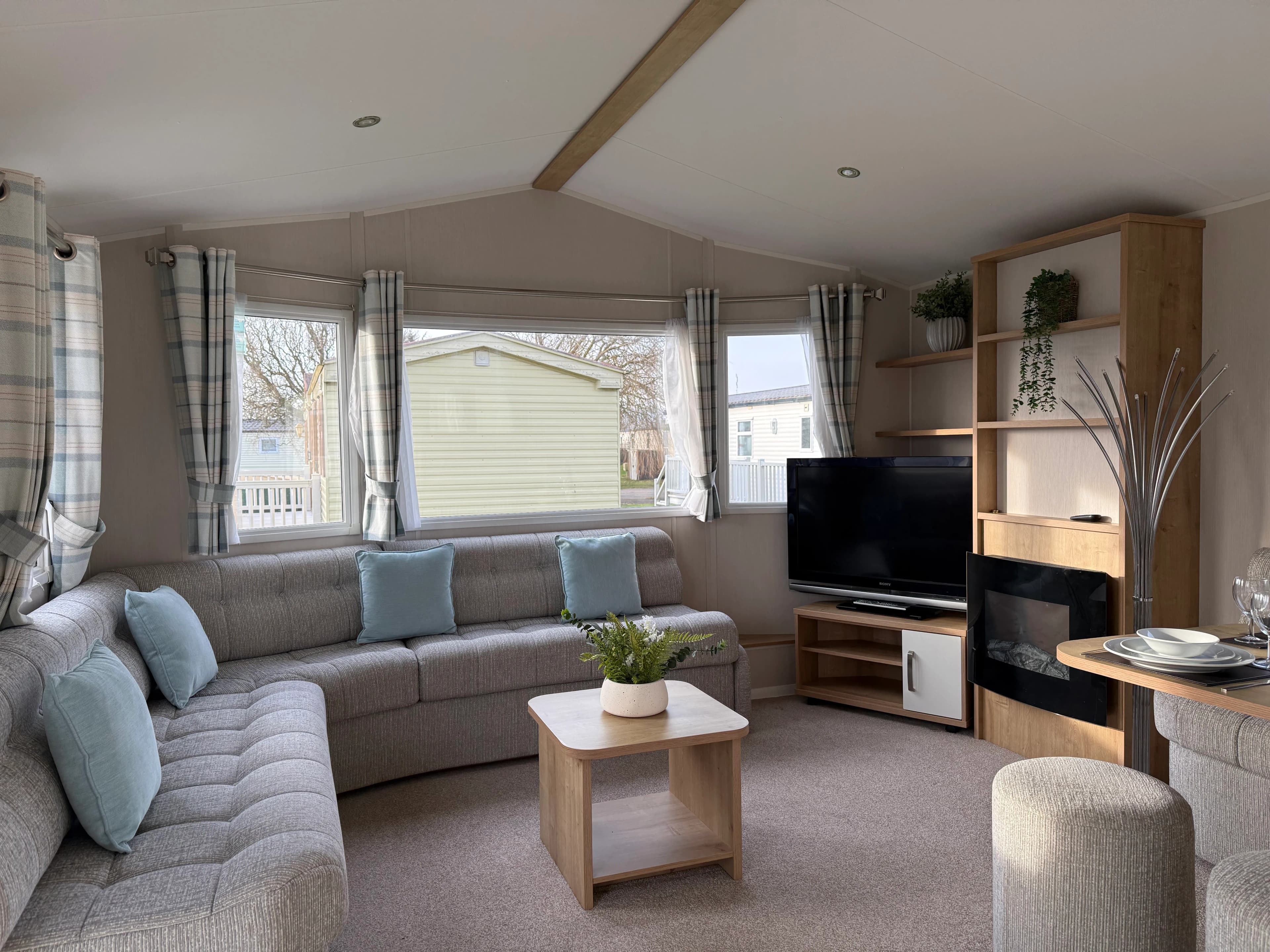 Willerby Richmond WCF - U449 - 2020 - 37x12 Bedroom Lounge