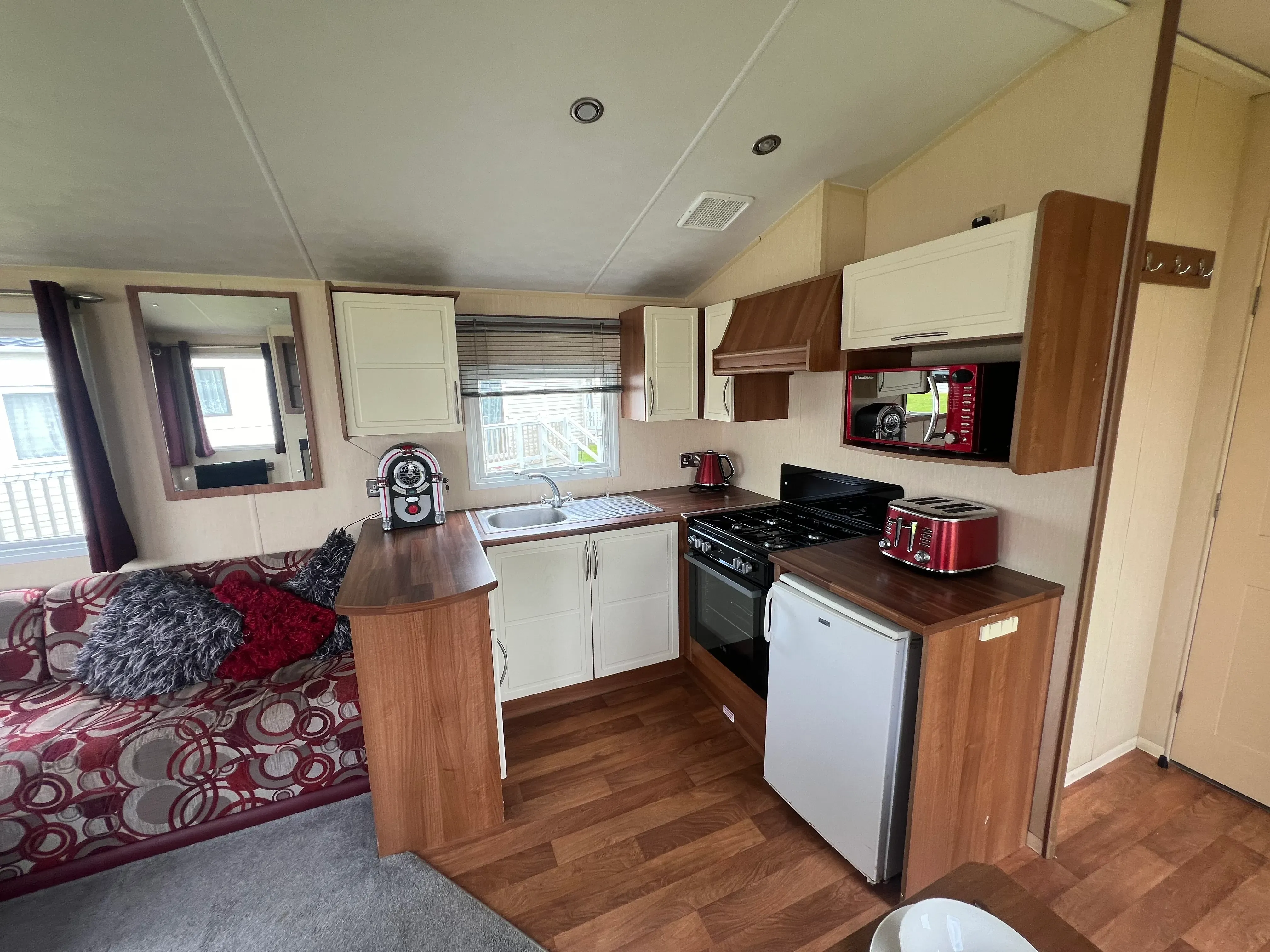 Willerby Rio Gold 28x12x2 2012 kitchen sink cooker fridge