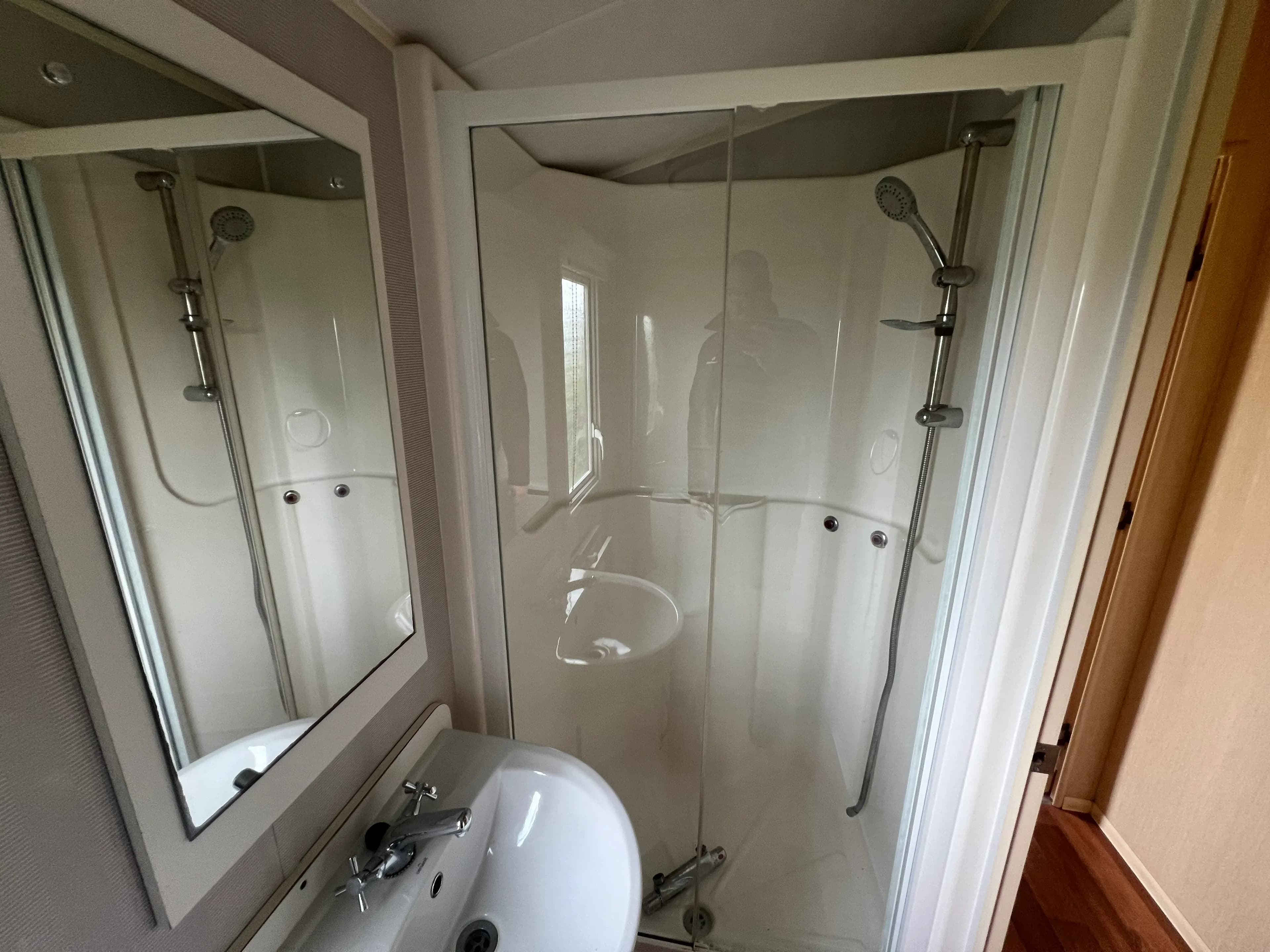 Family shower room in the 2012 Willerby Rio Gold holiday home