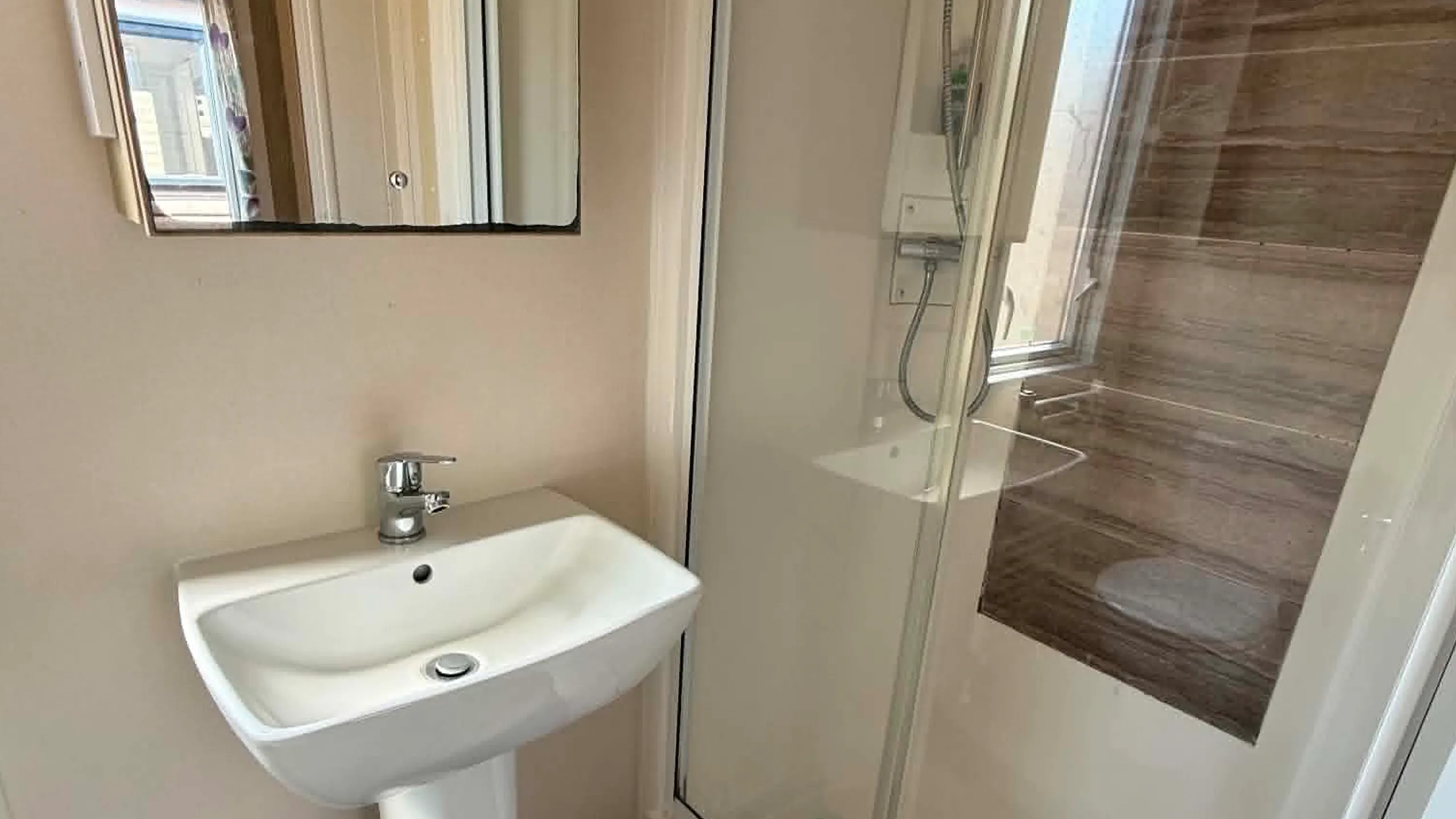 2018 ABI Sunningdale 3 Bed Family Bathroom