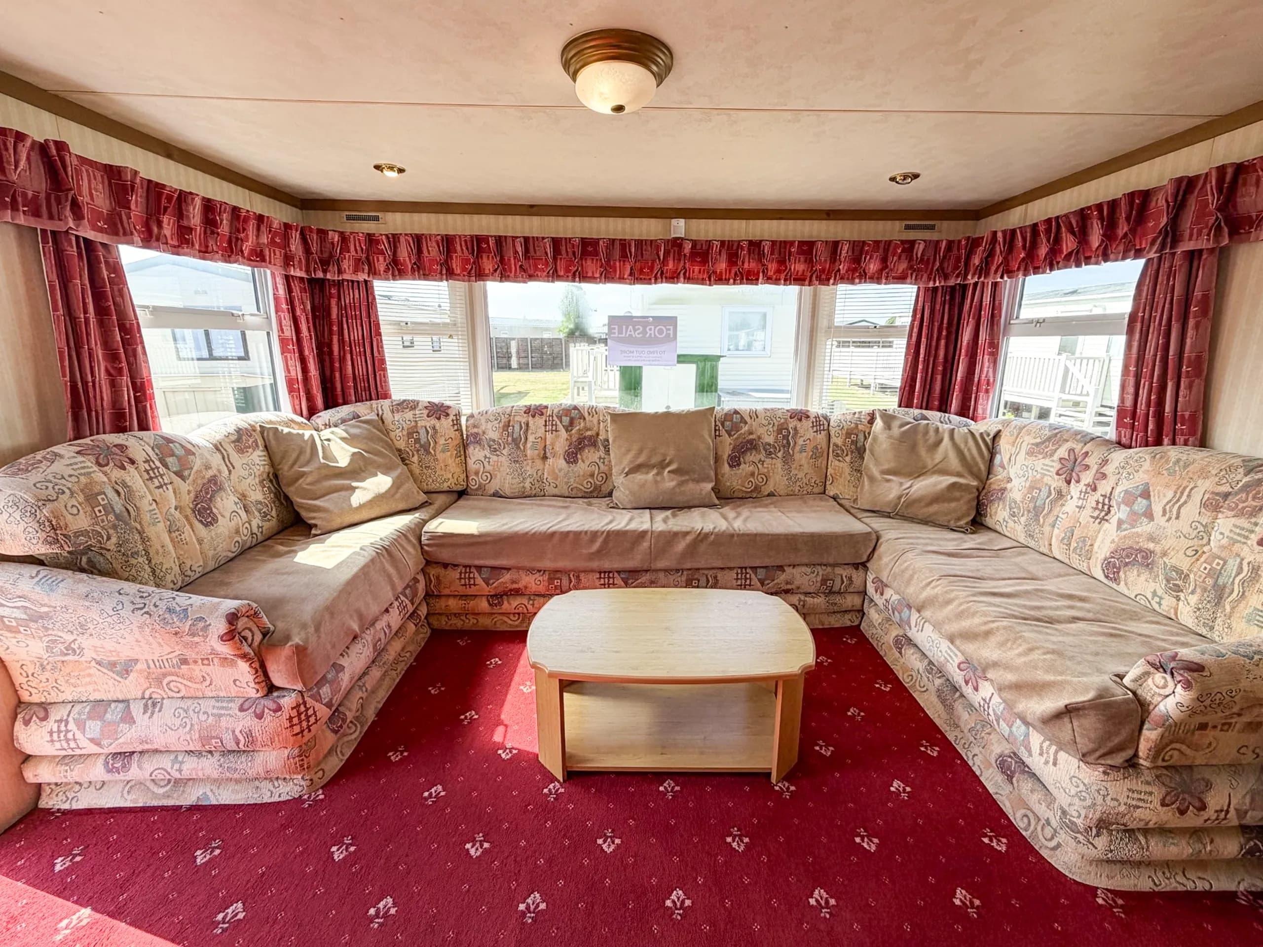 Open-plan lounge in the 2002 ABI Lincs Supreme holiday home