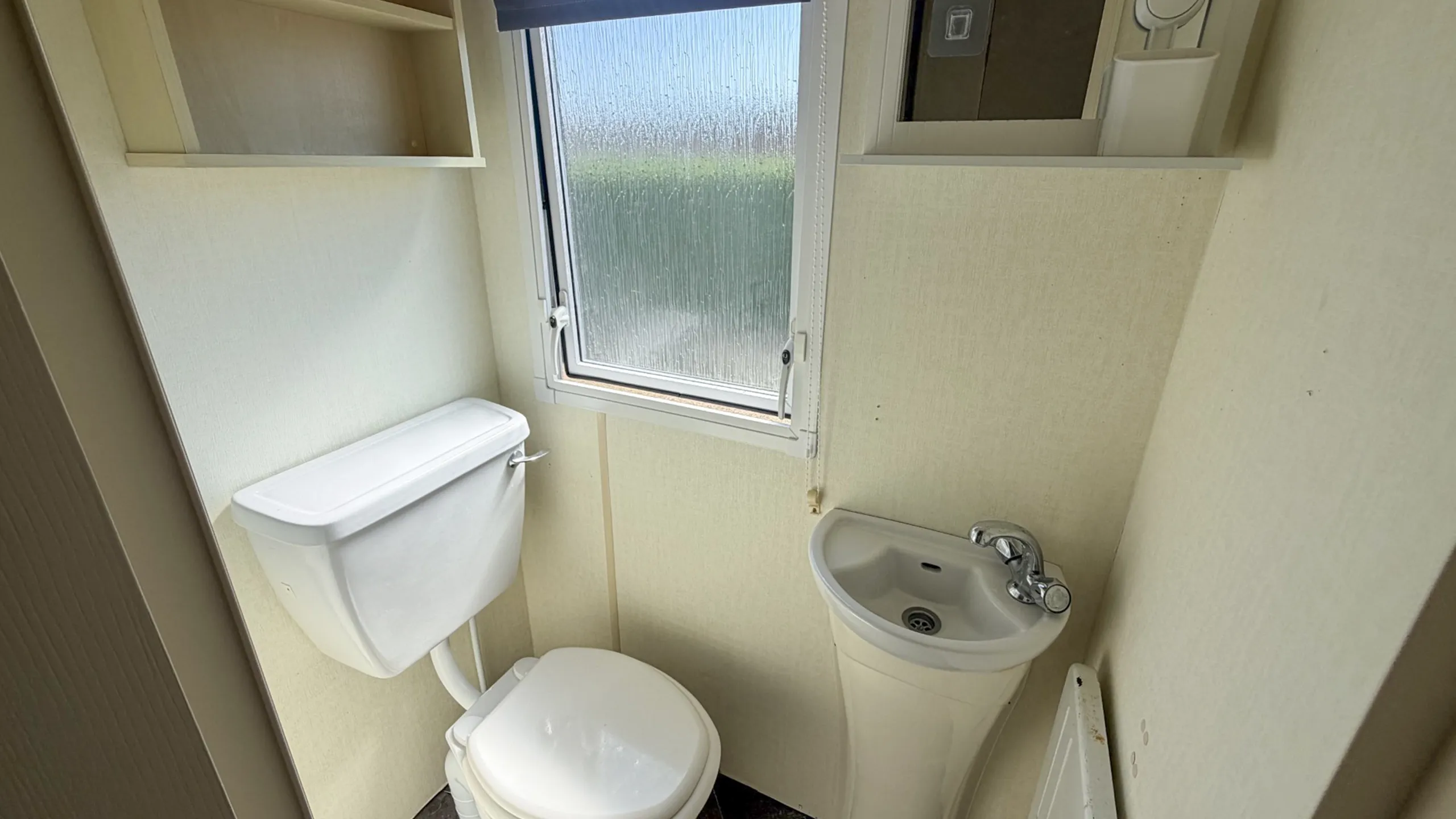 Family shower room inside the 2007 Atlas Lakeland Super holiday home.