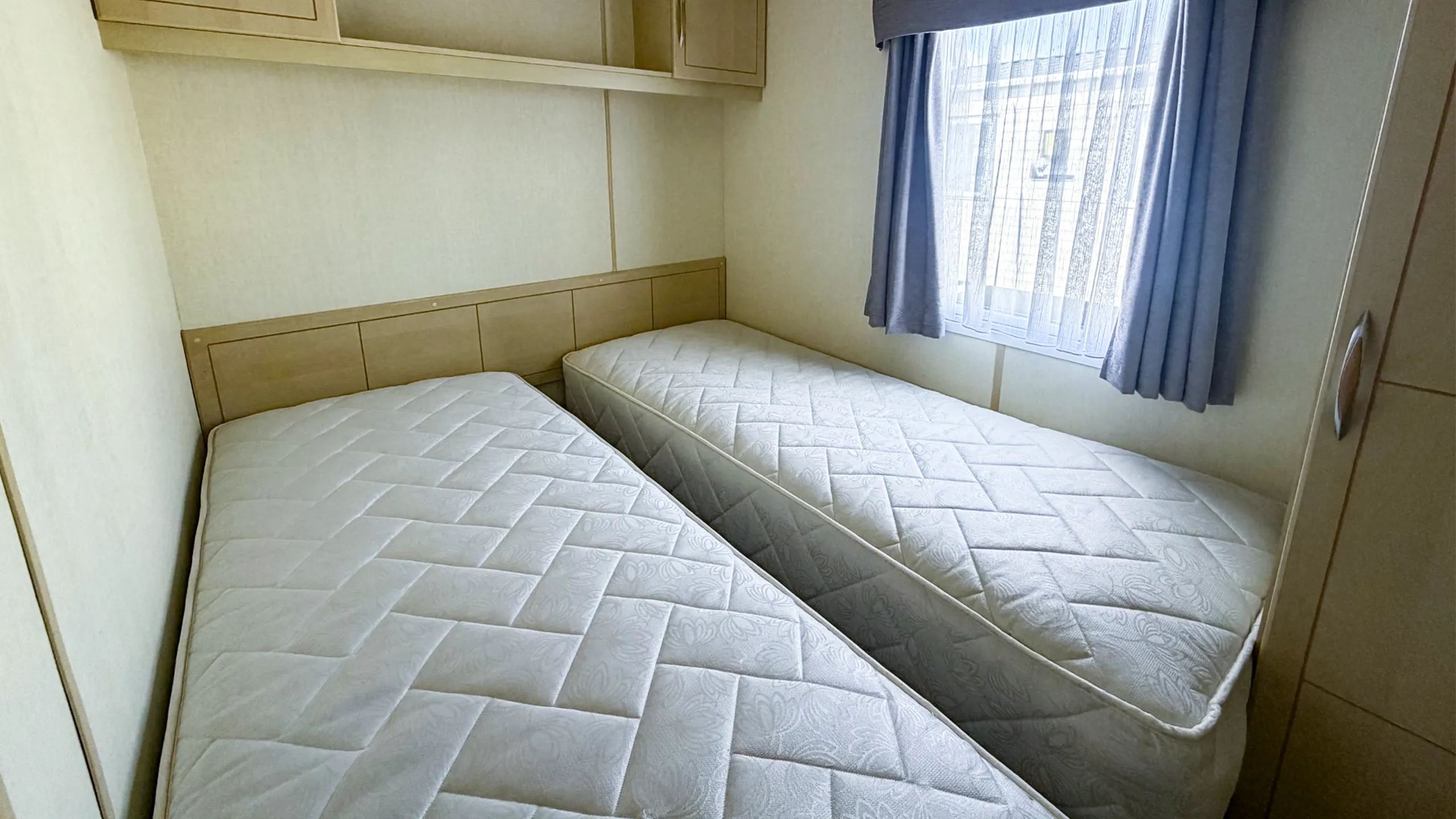 Twin bedroom offering additional sleeping space in the Atlas Lakeland Super.