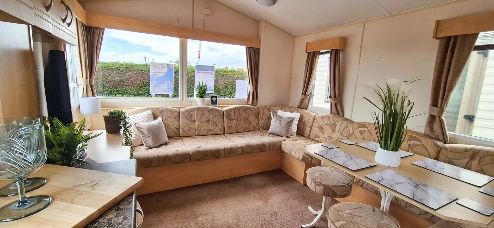 Coastfields 2009 Willerby Magnum lounge with comfortable wraparound seating