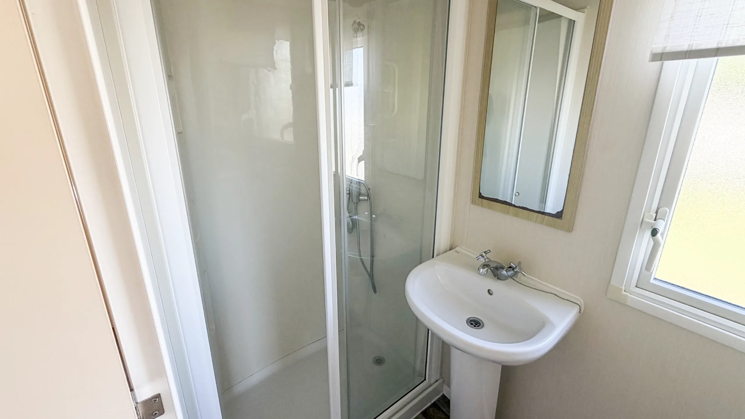 Family shower room inside the 2015 Willerby Aurora holiday home.