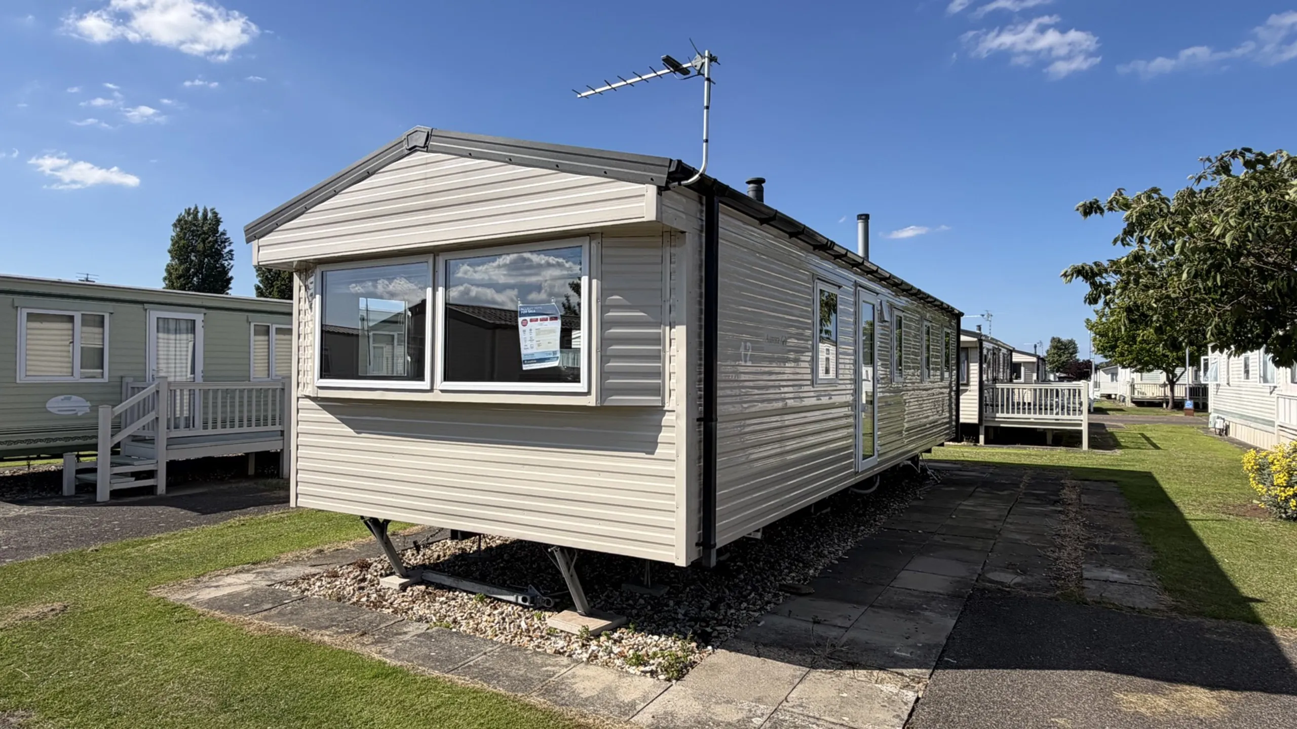 2015 Willerby Aurora 2-bedroom holiday home exterior.