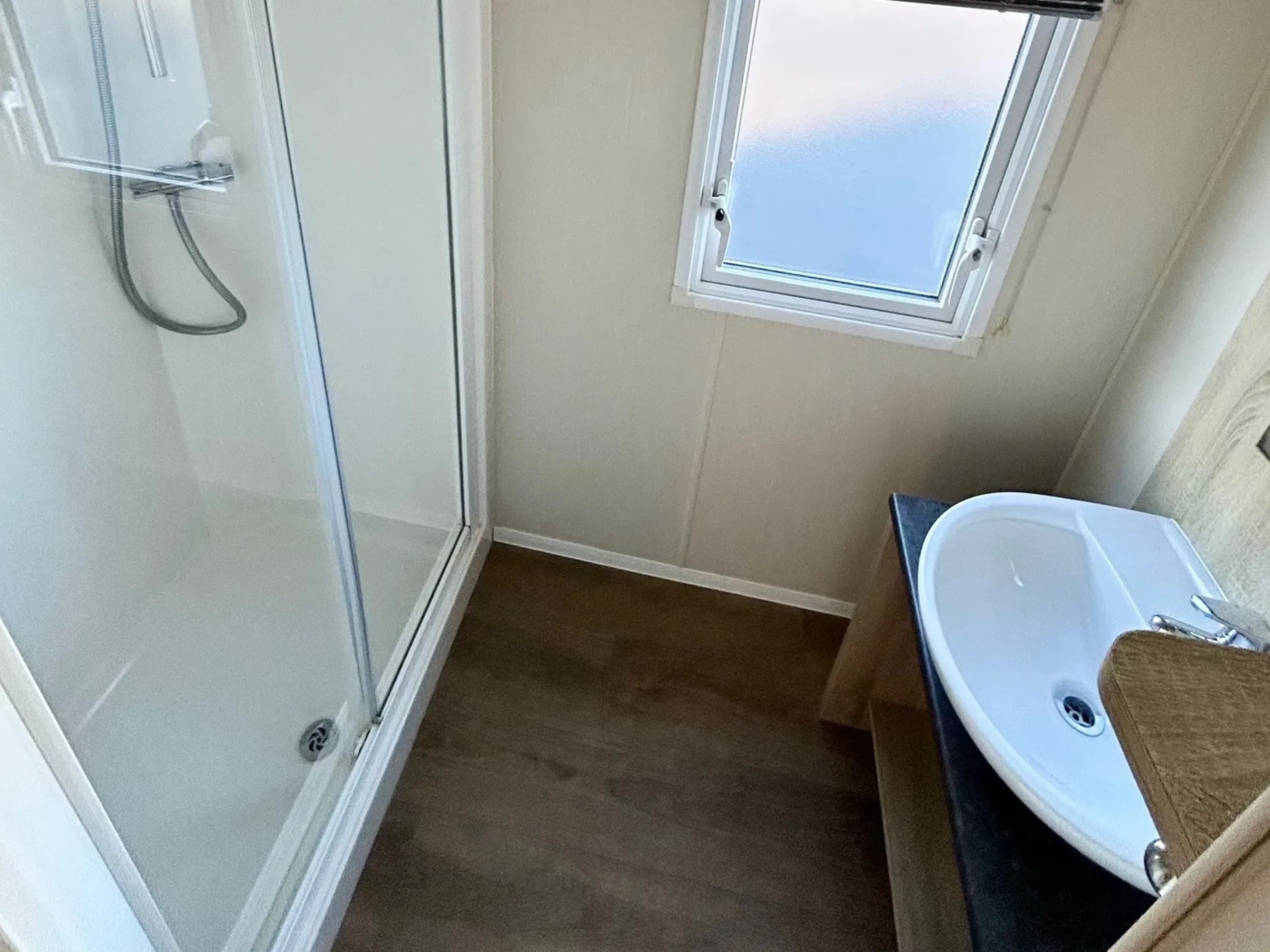 Family bathroom in the 2019 Willerby Mistral holiday home