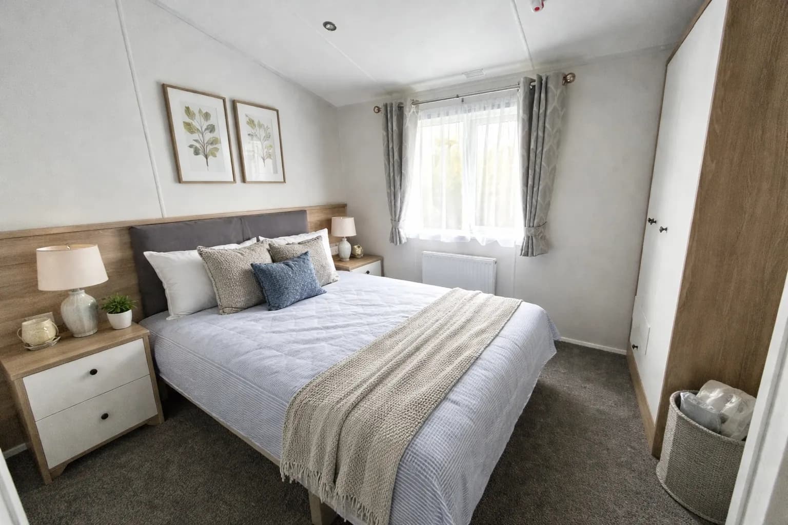 King-size master bedroom with walk-in wardrobe in the 2026 Willerby Pinehurst Lodge