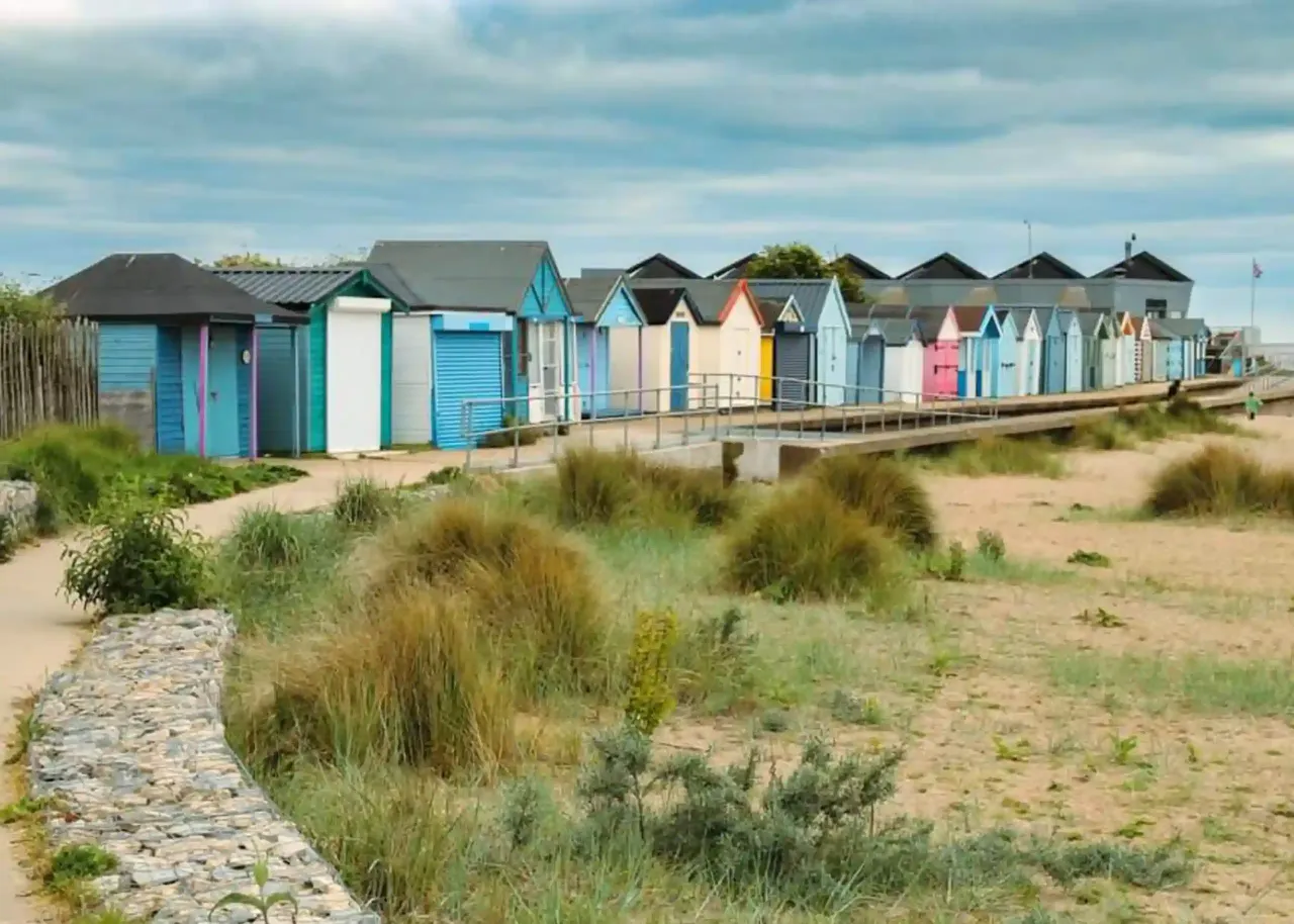 beach huts chapel st leonards