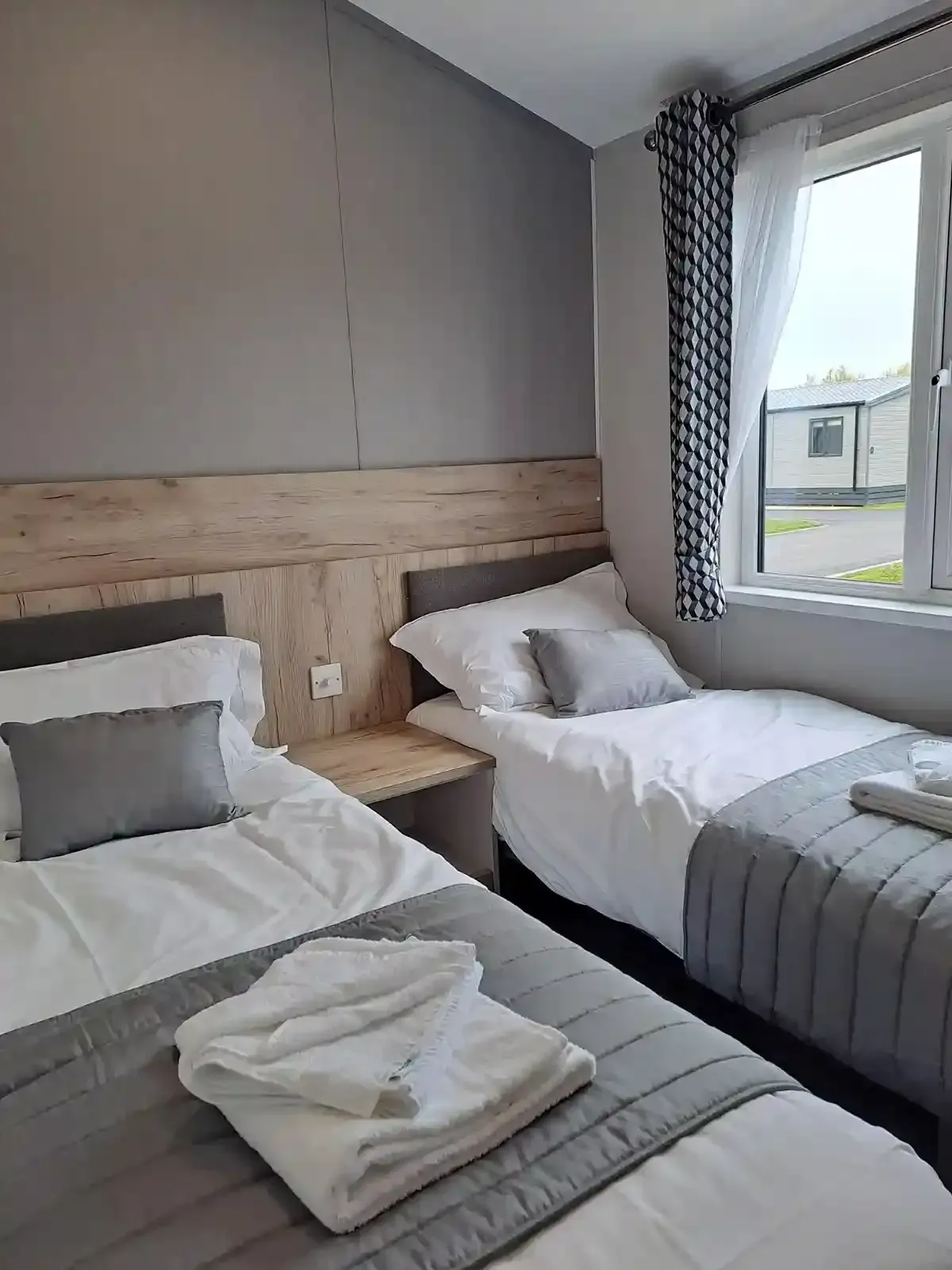 Addlethorpe Golf & Country Club-St Andrews-Mapleton Lodge- twin bedroom 