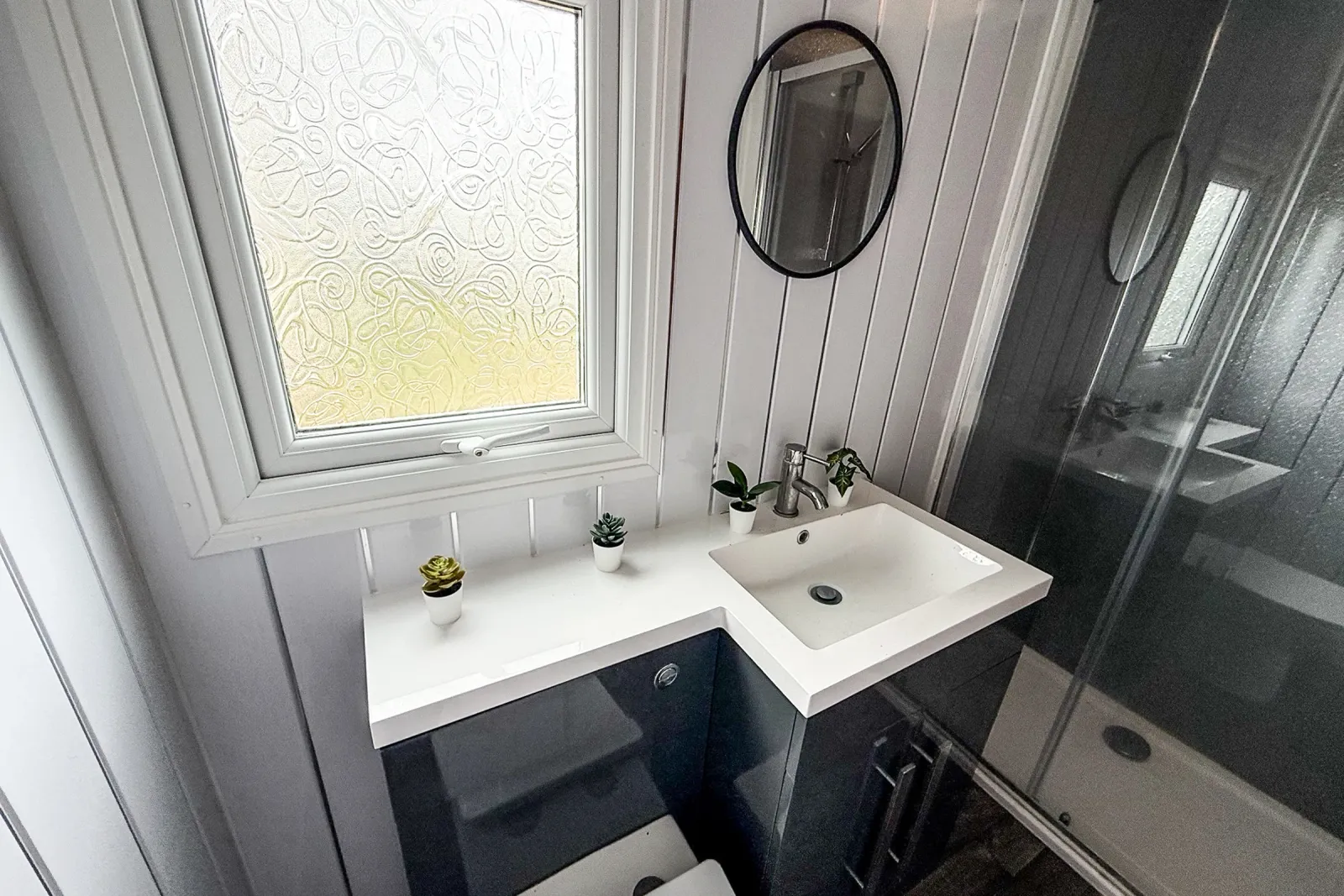 2002 Cosalt Torino Coastfields shower room