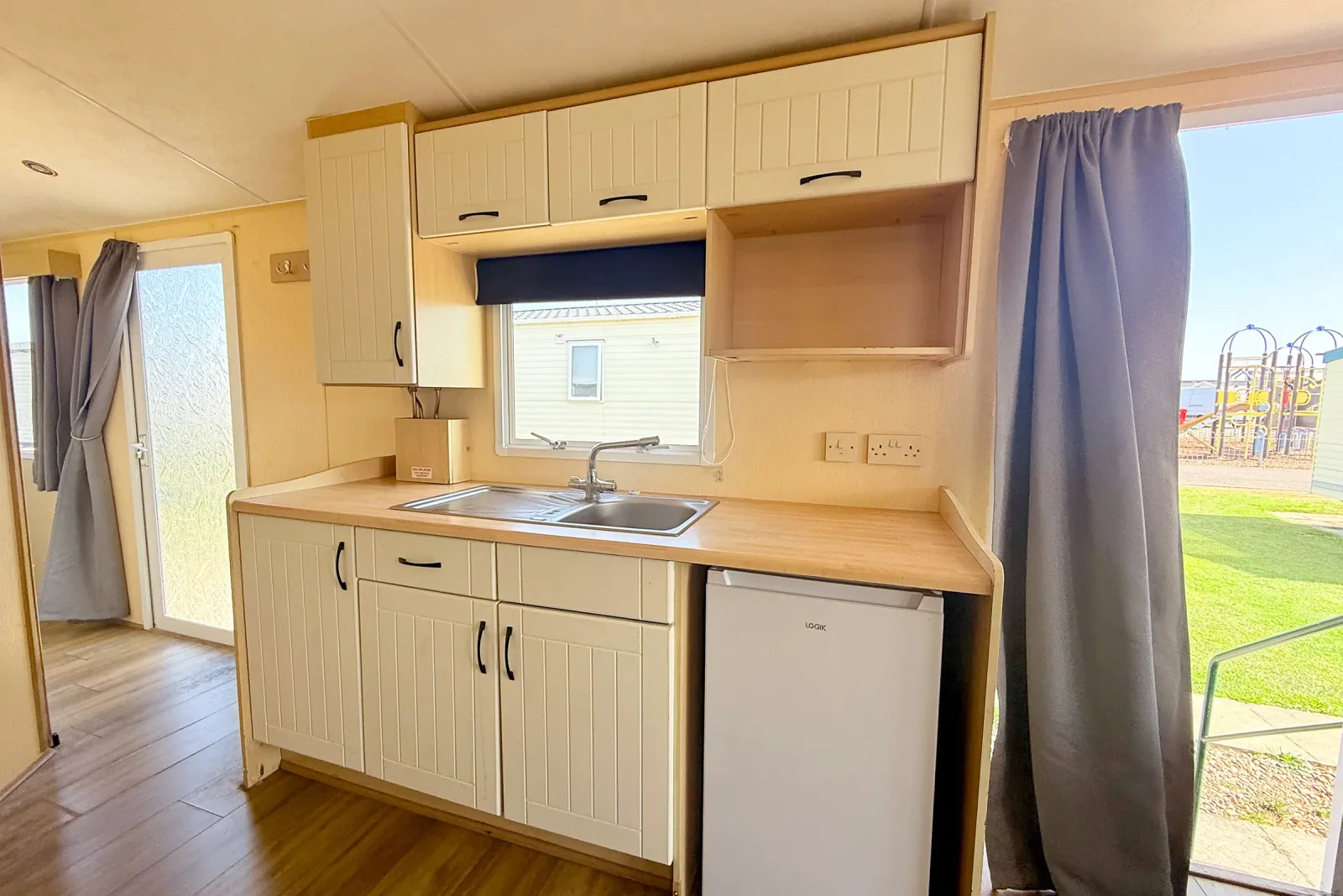2007 Willerby Herald Coastfields fitted kitchen