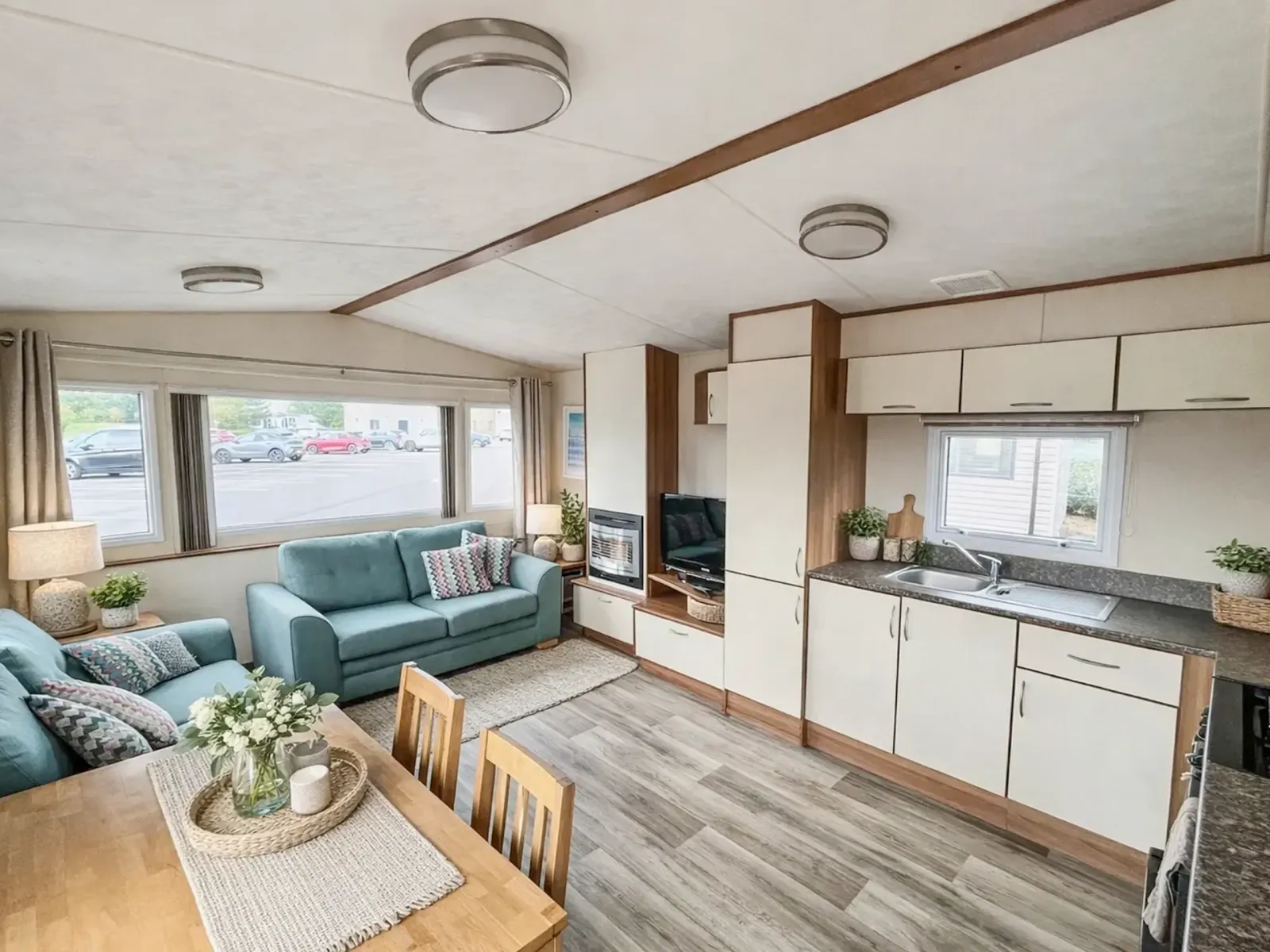 Alternative view of the open-plan lounge in the 2014 ABI Vista Platinum