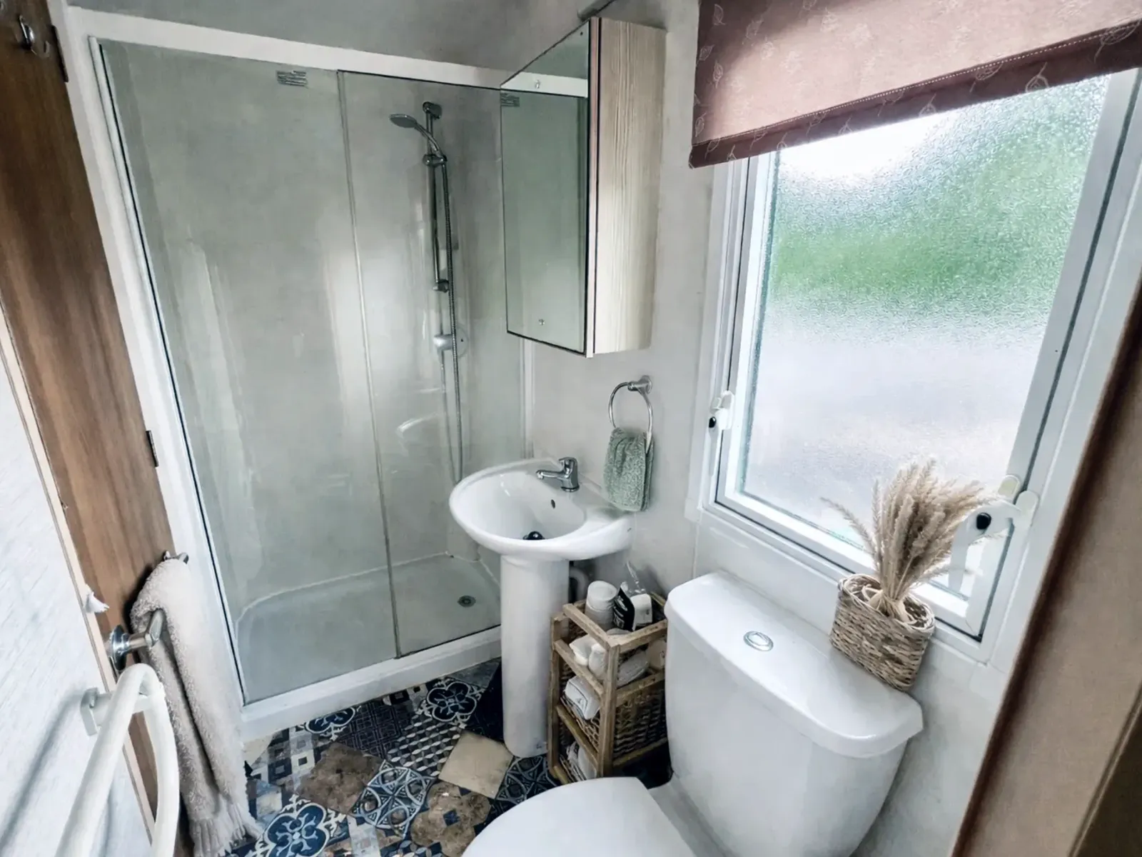 Family bathroom in the 2014 ABI Vista Platinum holiday home