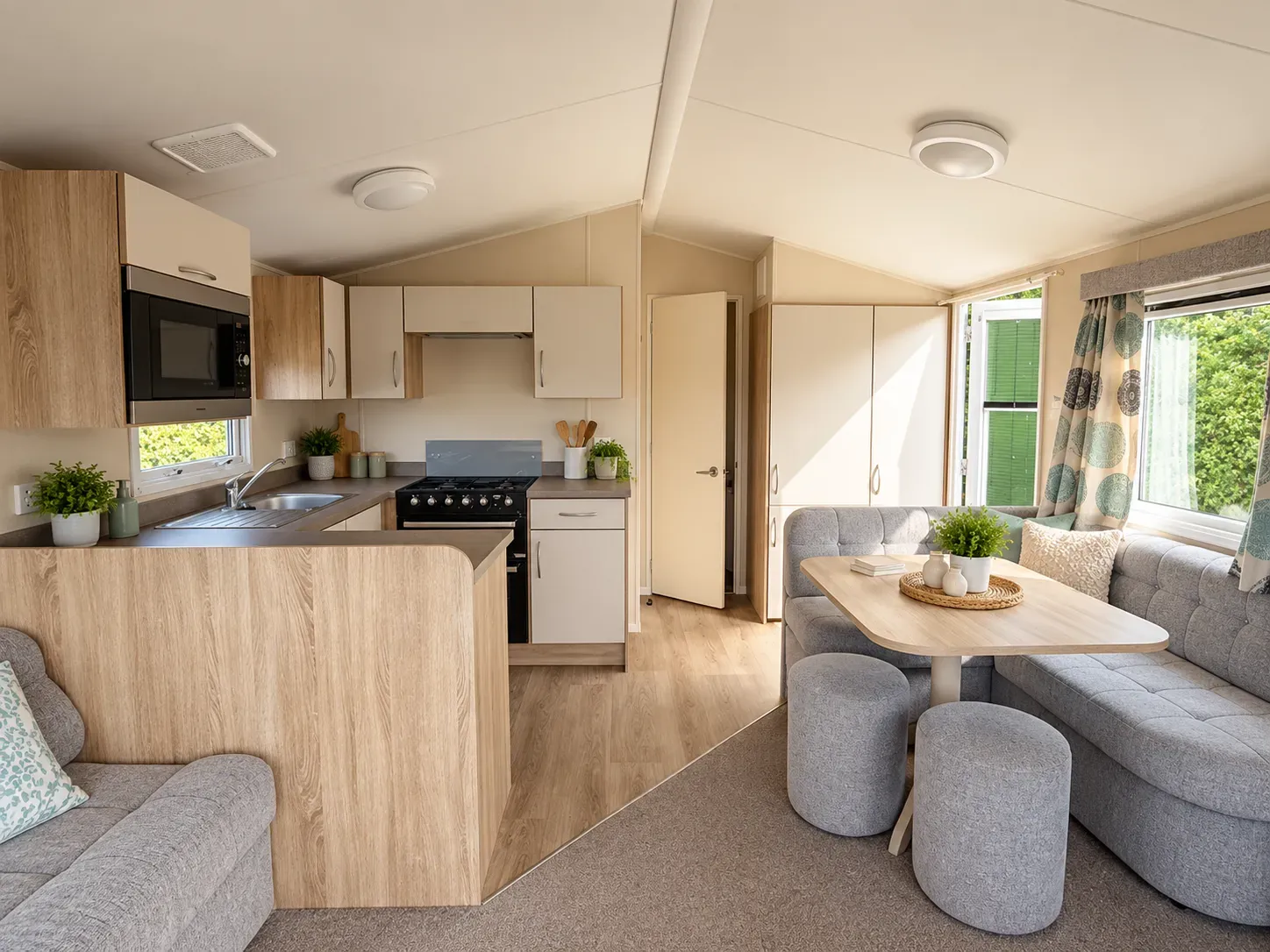 2018 Willerby Rio Gold Living and Dining area
