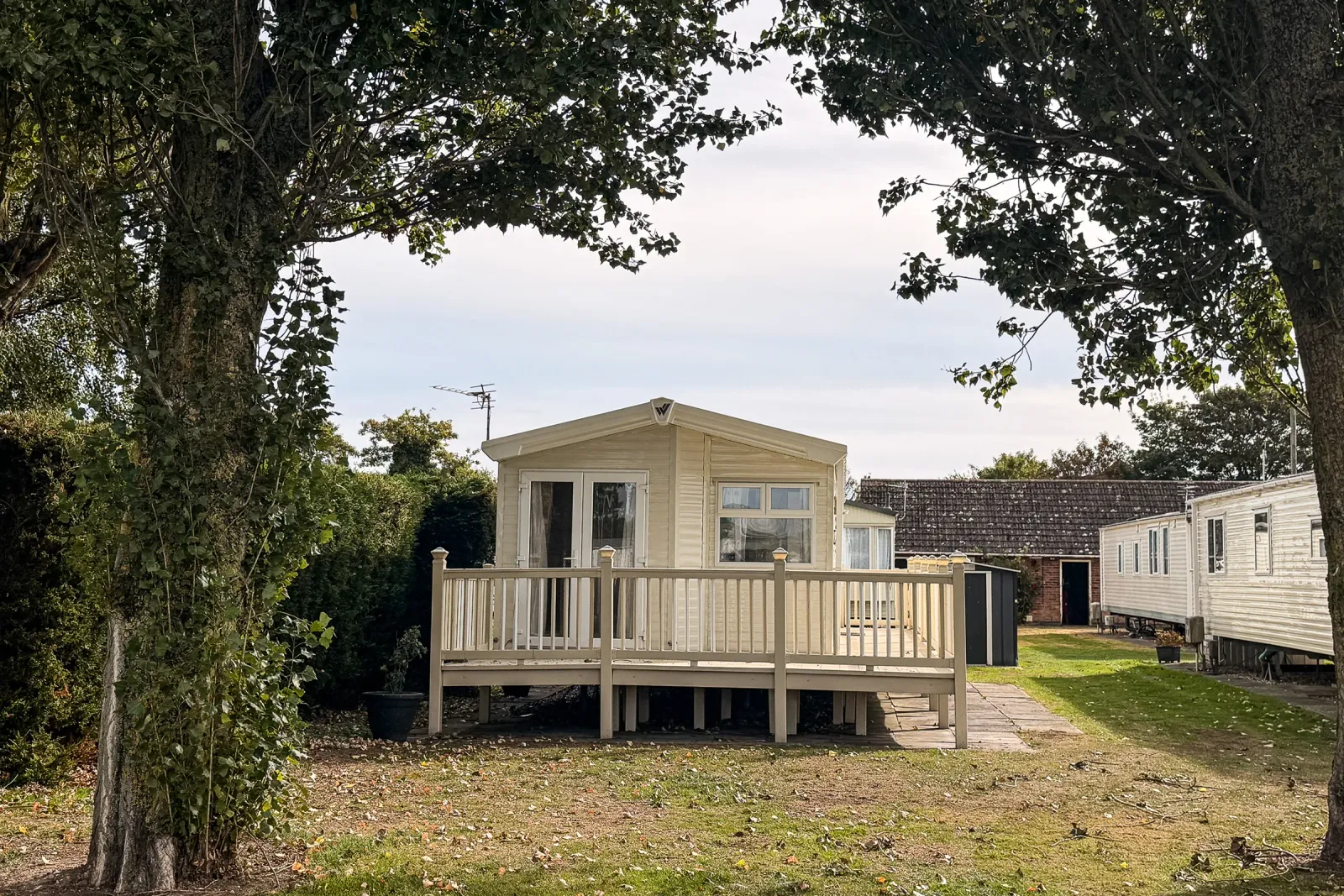 2018 Willerby Skye Coastfields exterior with decking