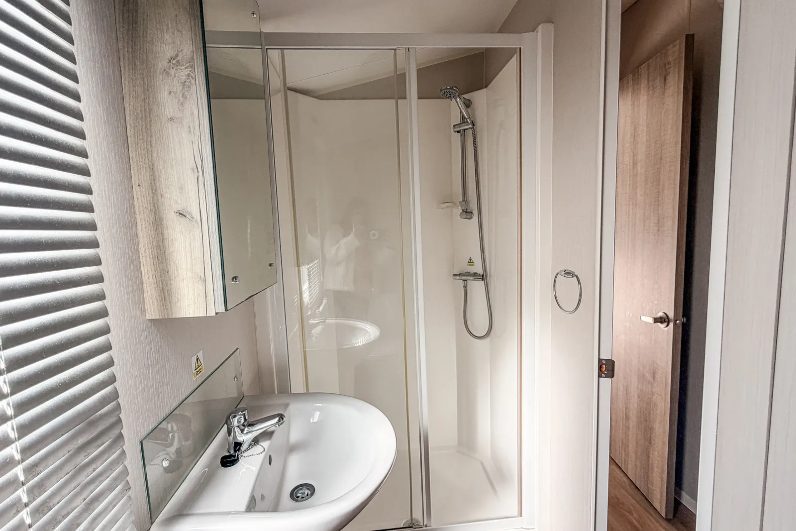 2018 Willerby Skye Coastfields main bathroom