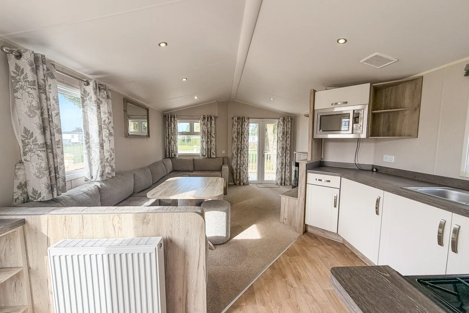 2018 Willerby Skye Coastfields spacious lounge and open-plan interior