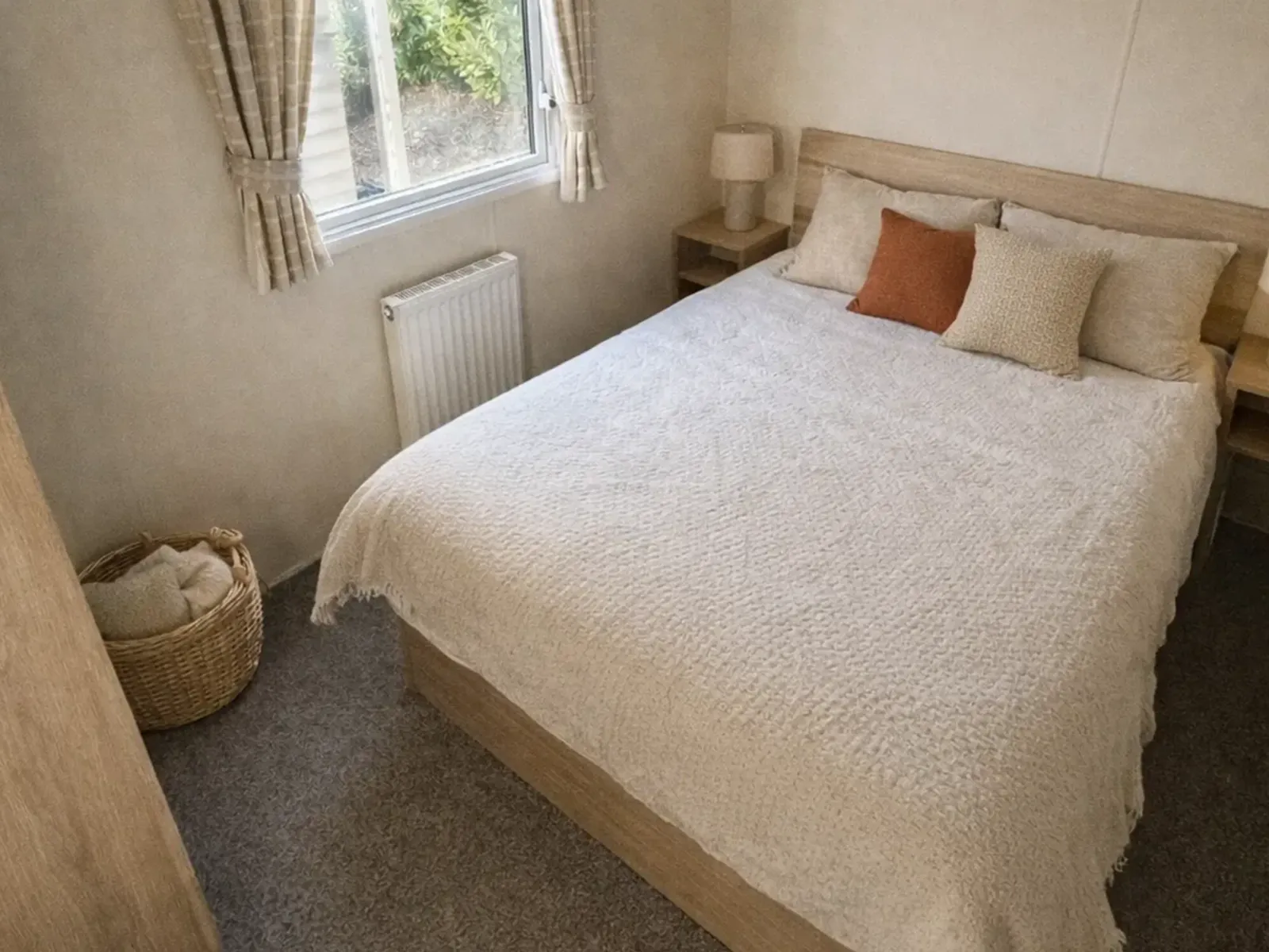 Master bedroom in the 2019 Willerby Mistral holiday home