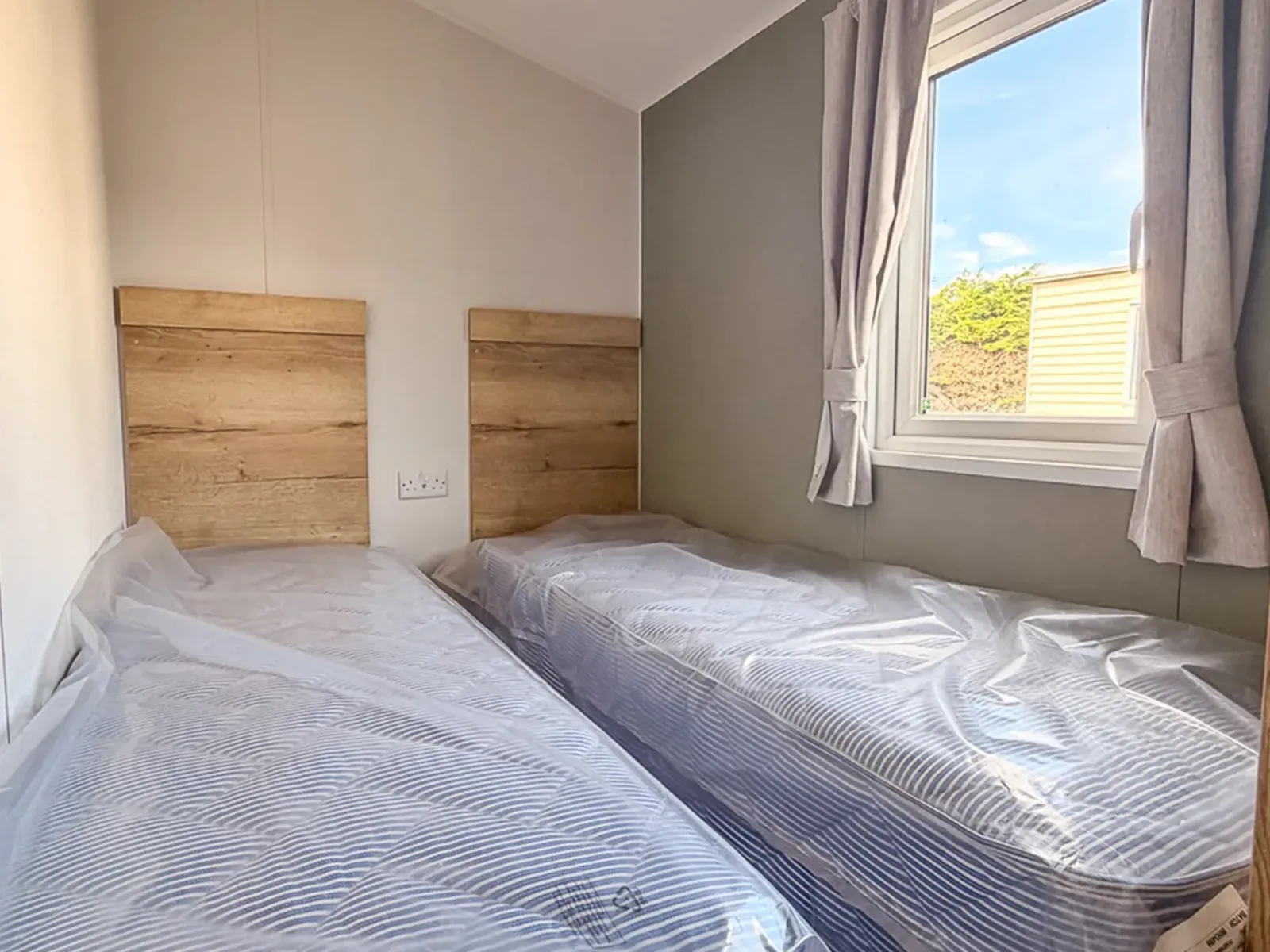 Twin bedroom in the 2026 Willerby Ellerton Extra holiday home