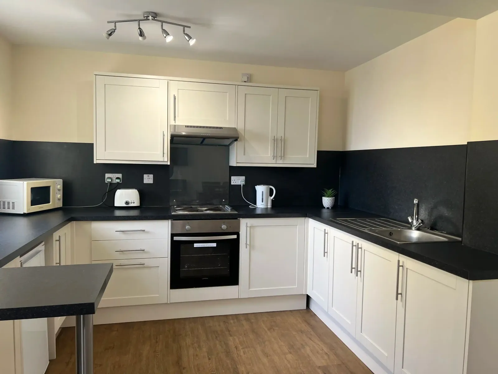  Coastfields Ground Floor Apartment Sleeps 4 (LP19664)_Kitchen
