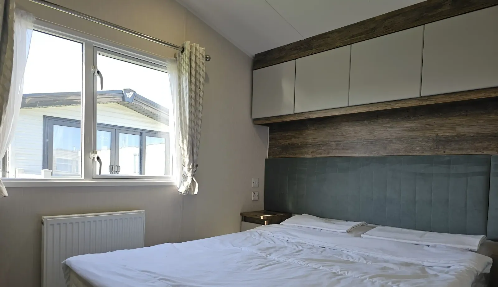 Coastfields Silver Caravan Sleeps 6 Pet Friendly Double Bedroom  LP19669