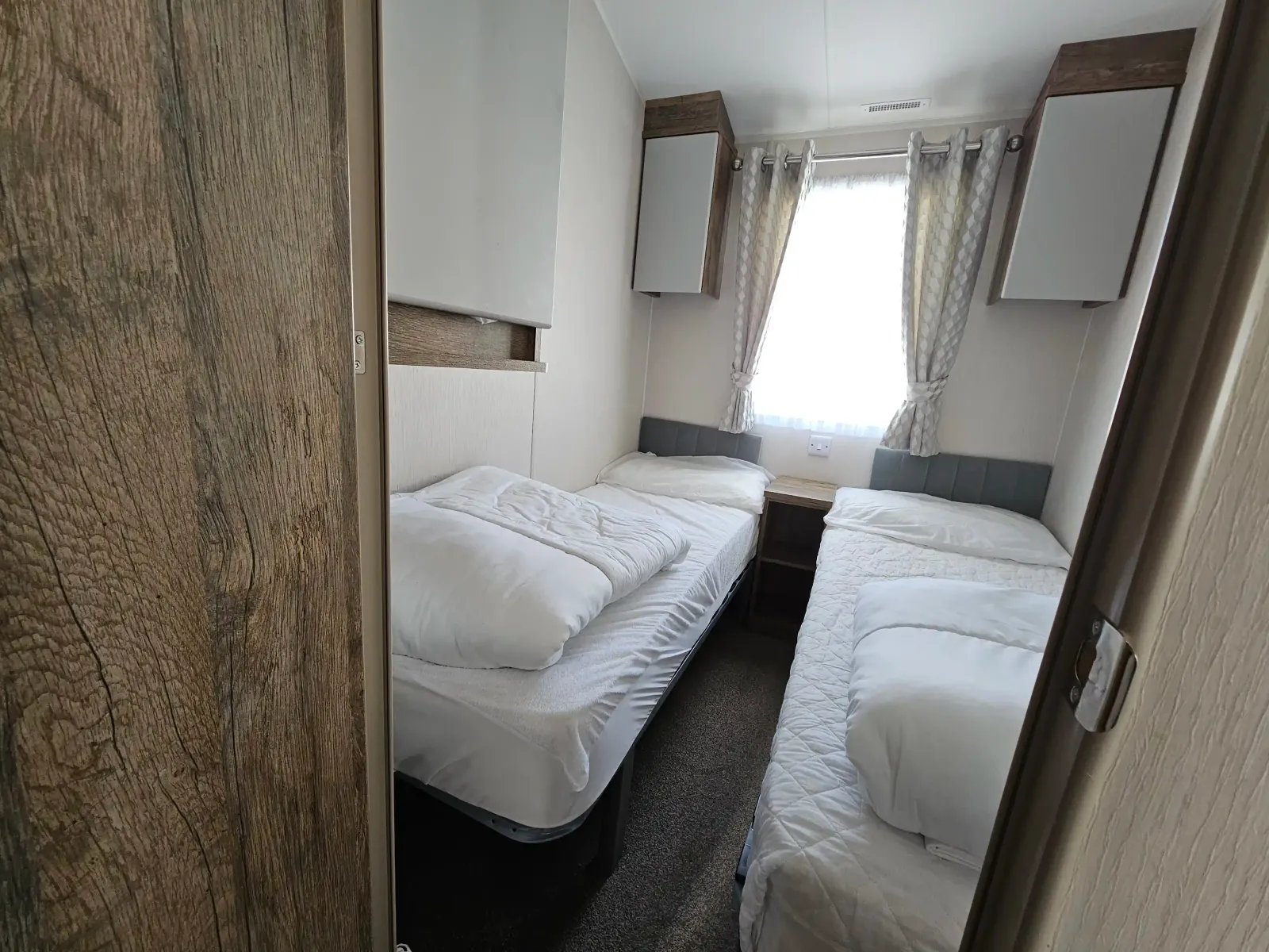 Coastfields Silver Caravan Sleeps 6 Pet Friendly Twin Bedroom LP19669
