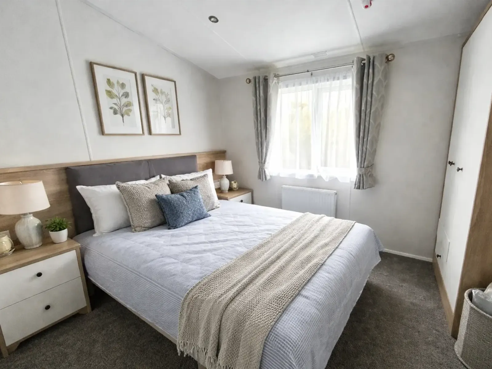 Master bedroom in the 2026 Willerby Pinehurst holiday home