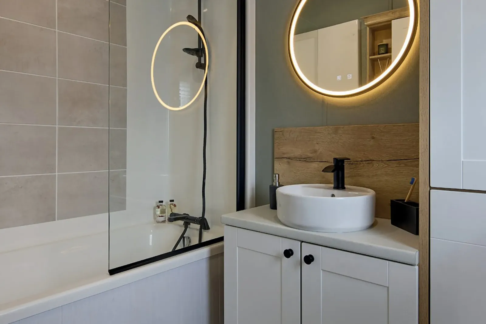 Willerby Dorchester luxury holiday home bathroom with luxury features