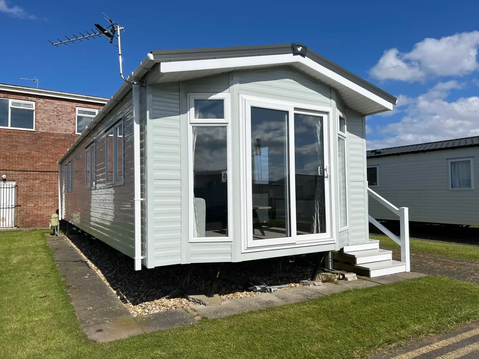 Gold 8 Caravan (LP19686)_Gold 8 Caravan (LP19686)_Gold 8 Caravan External_Grange Leisure Park_4_Merryfield & Sandfield