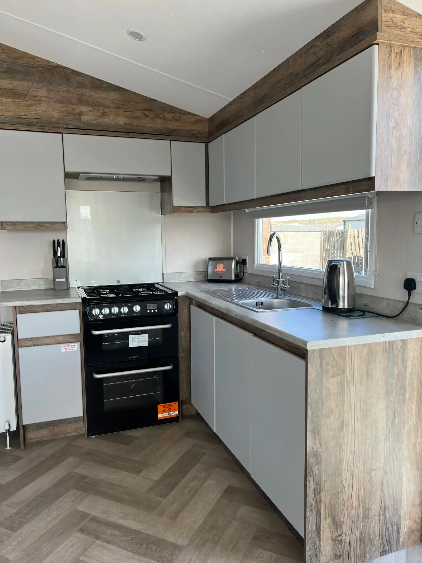 Gold 8 Caravan (LP19686)_Gold 8 Caravan (LP19686)_Gold 8 Caravan Kitchen_Grange Leisure Park_5_Merryfield & Sandfield