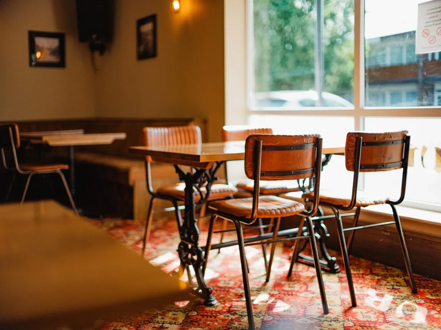 North Shore Pitch & Putt dinning Table