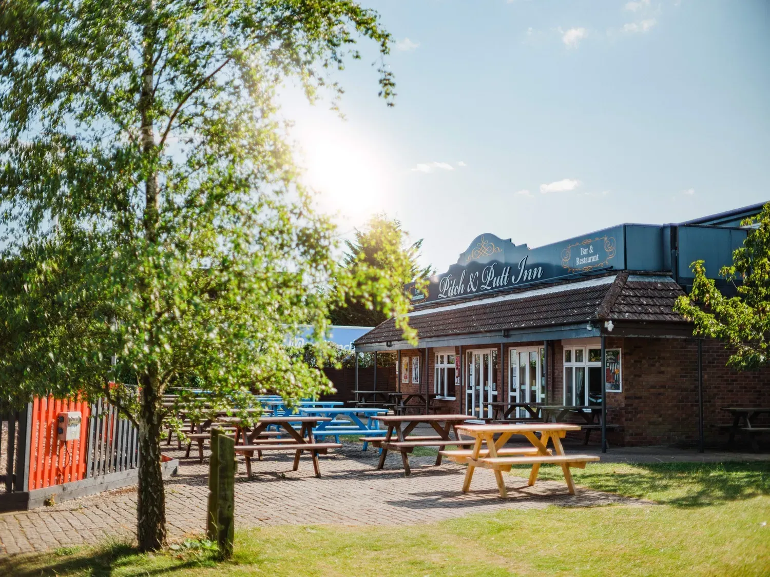North Shore Pitch & Putt Outdoor Dining with Tree