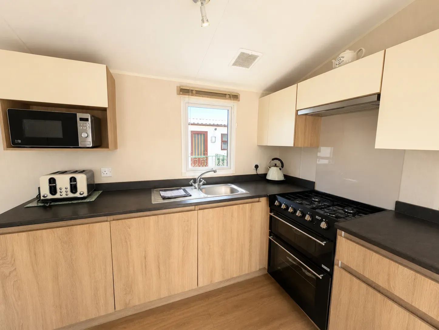 North Shore Silver Caravan with decking Sleeps 8 pet friendly