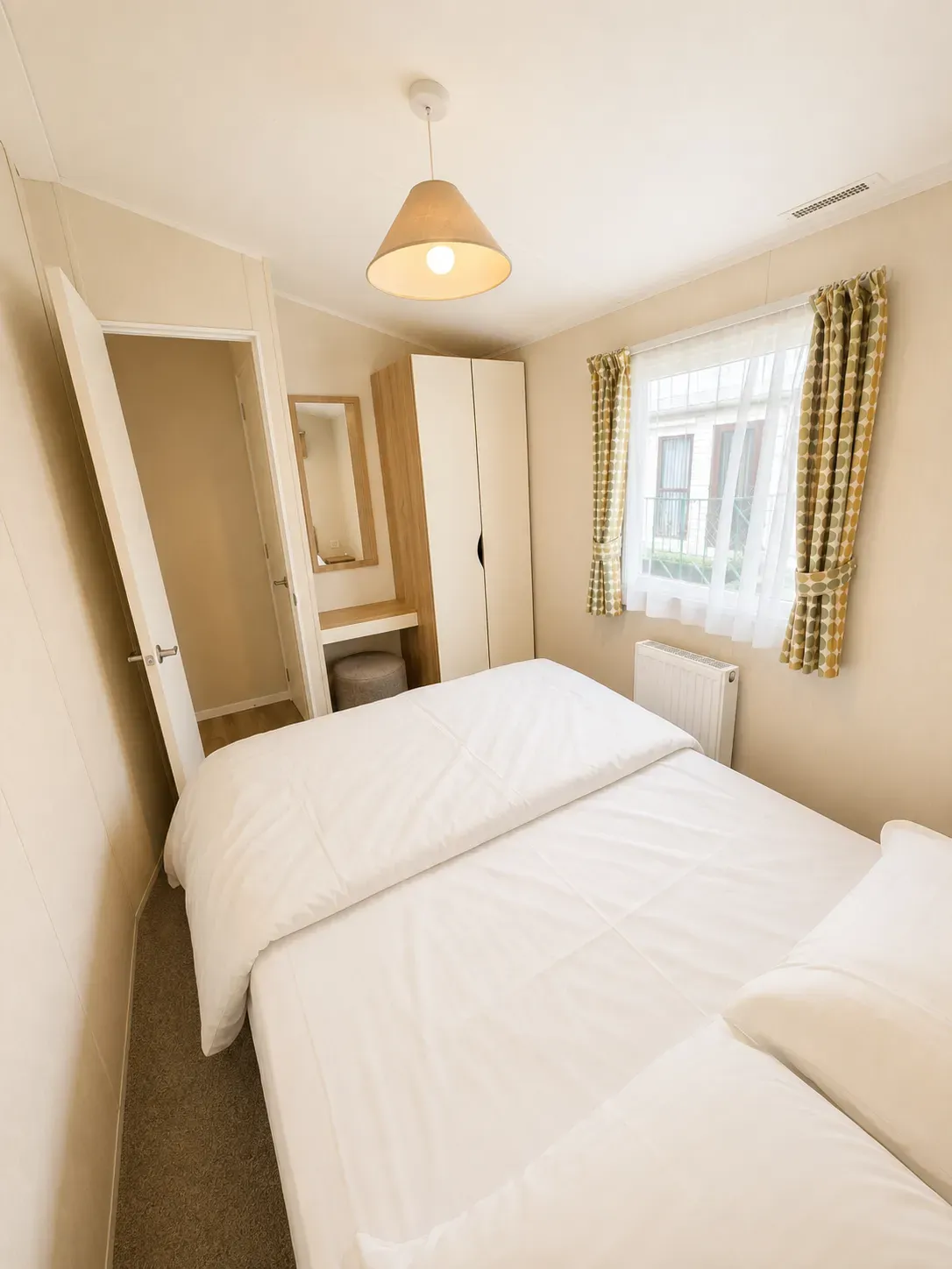 North Shore Silver Caravan with decking Sleeps 8 pet friendly