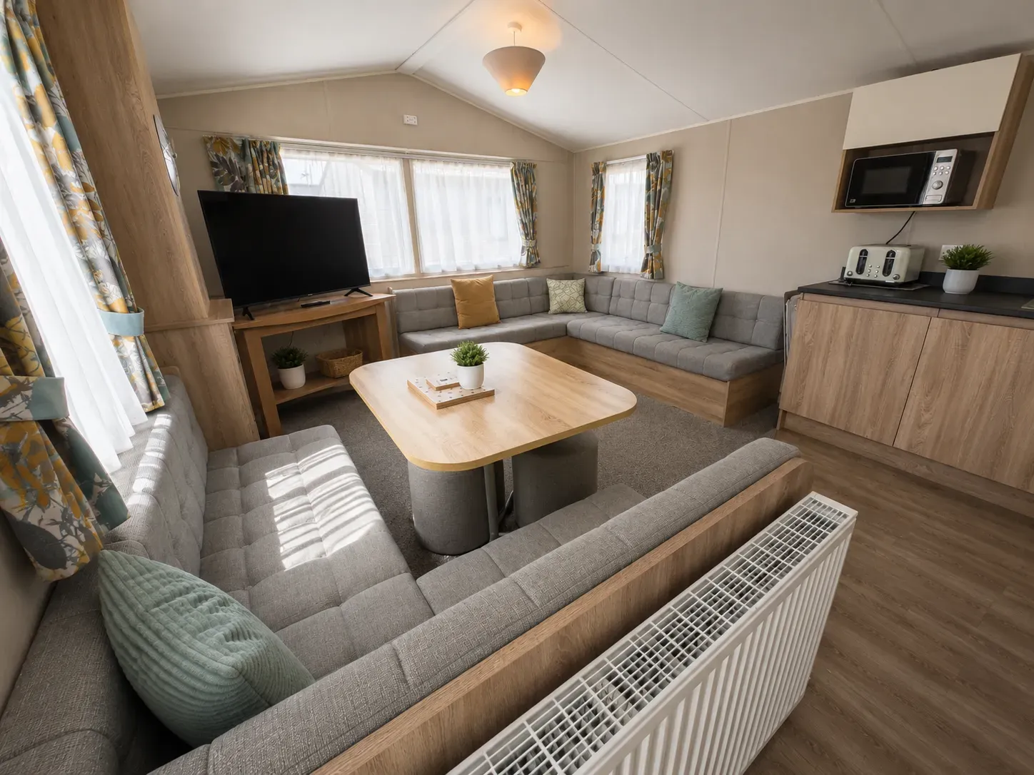 North Shore Silver Caravan with decking Sleeps 8 pet friendly