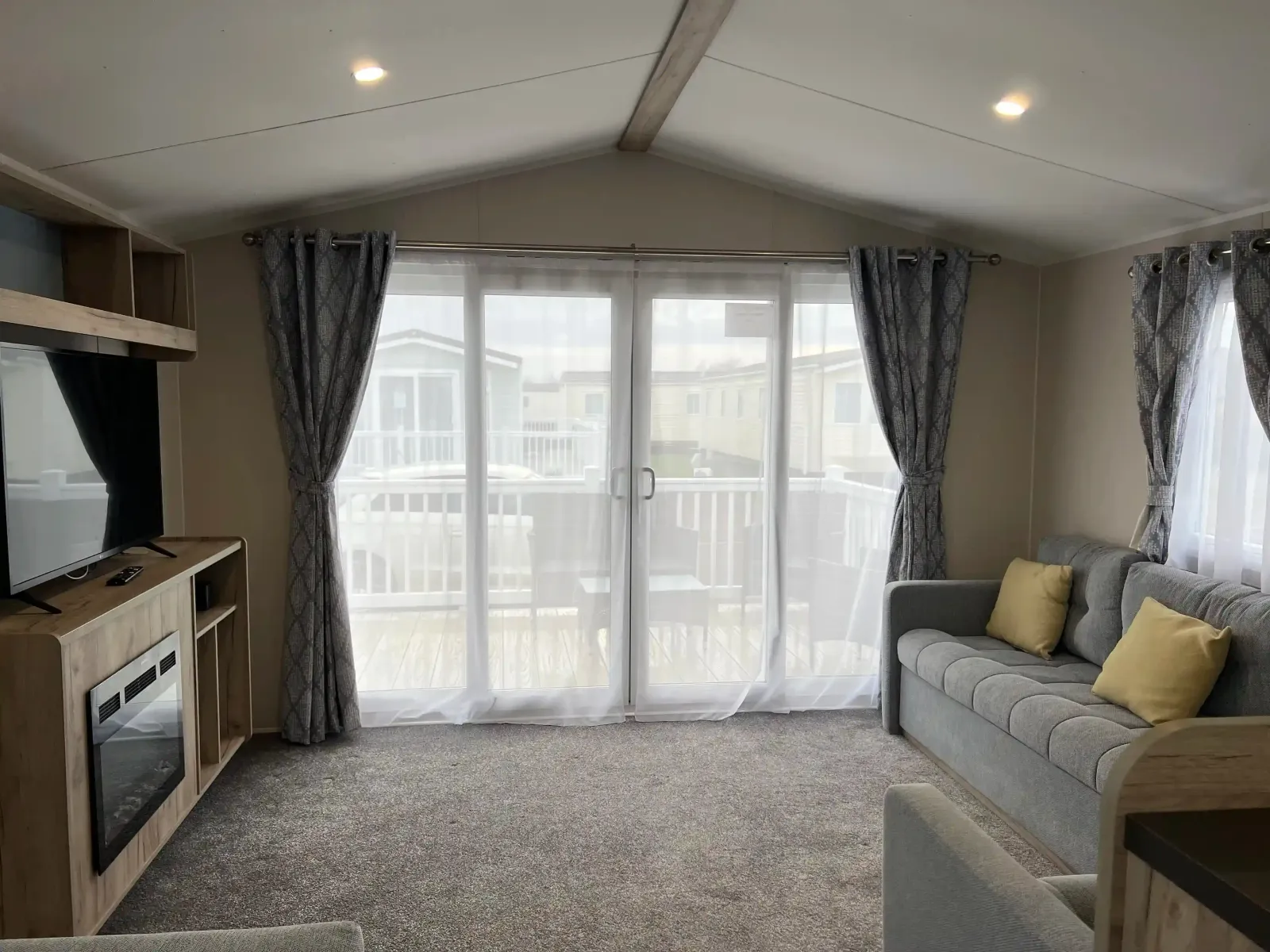Platinum Caravan 06 PF (LP23770)_Skegness Fields Platinum Caravan 6 Lounge_Skegness Fields