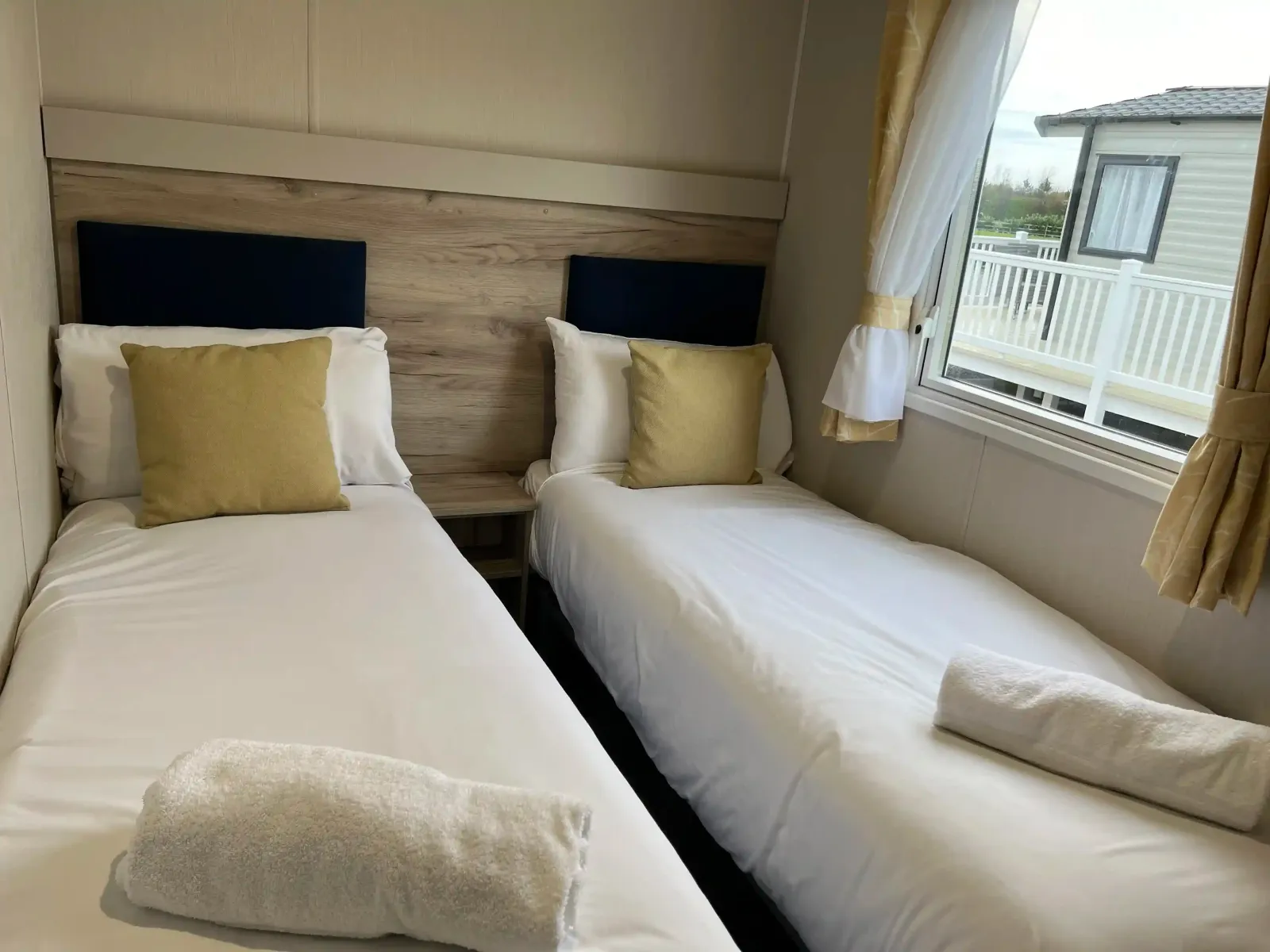 Platinum Caravan 06 PF (LP23770)_Skegness Fields Platinum Caravan 6 Twin Bedroom_Skegness Fields