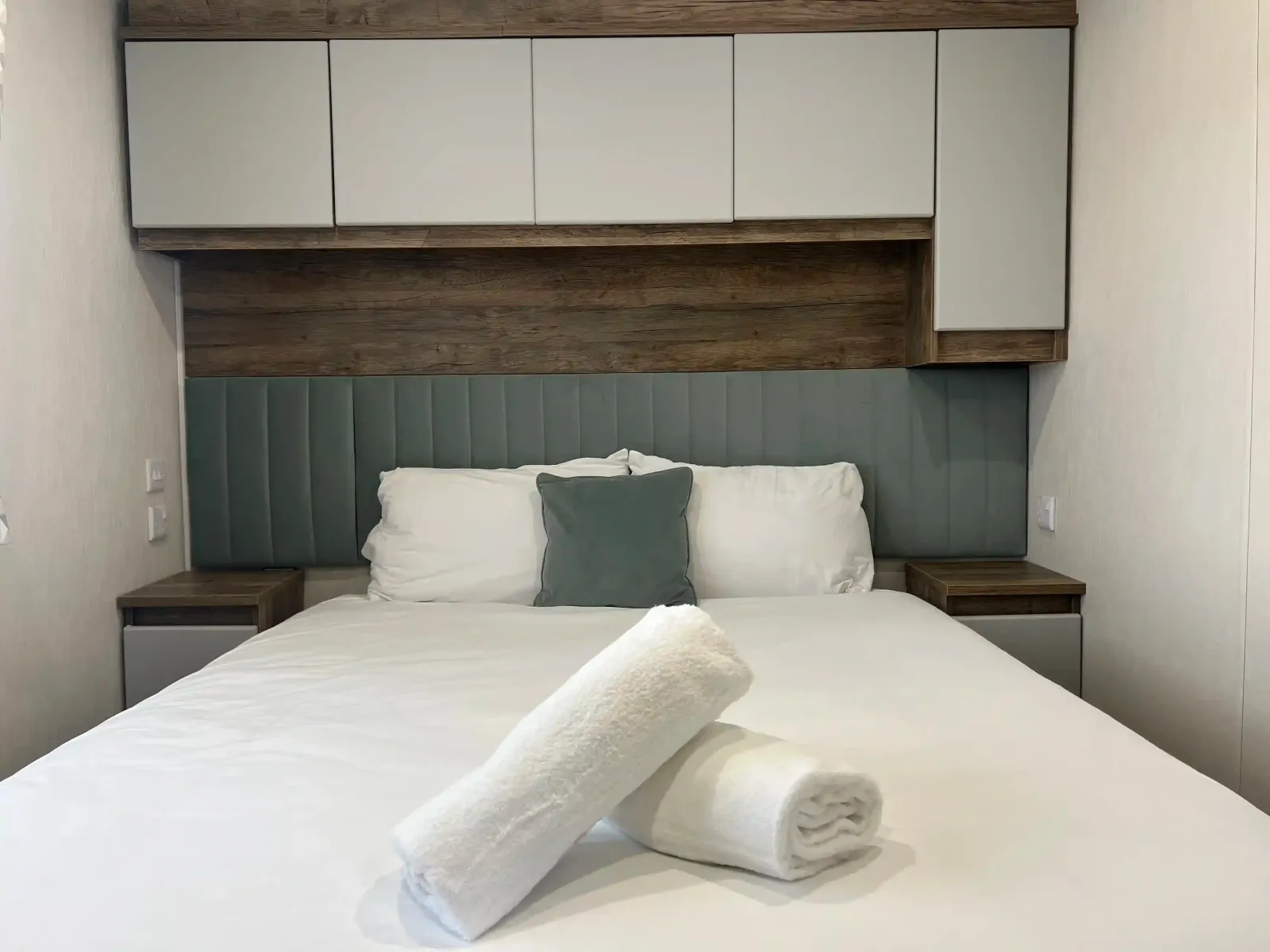 Platinum Caravan 6 PF (LP23263)_Skegness Fields Platinum Caravan 6 PF Main Bedroom_Skegness Fields