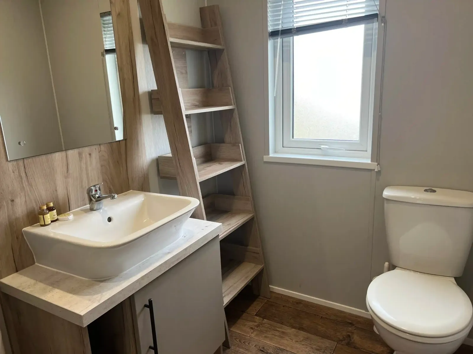 Platinum Lodge 4 Berth HT (LP20473)_Skegness Fields Platinum Lodge 4 HT WC_Skegness Fields