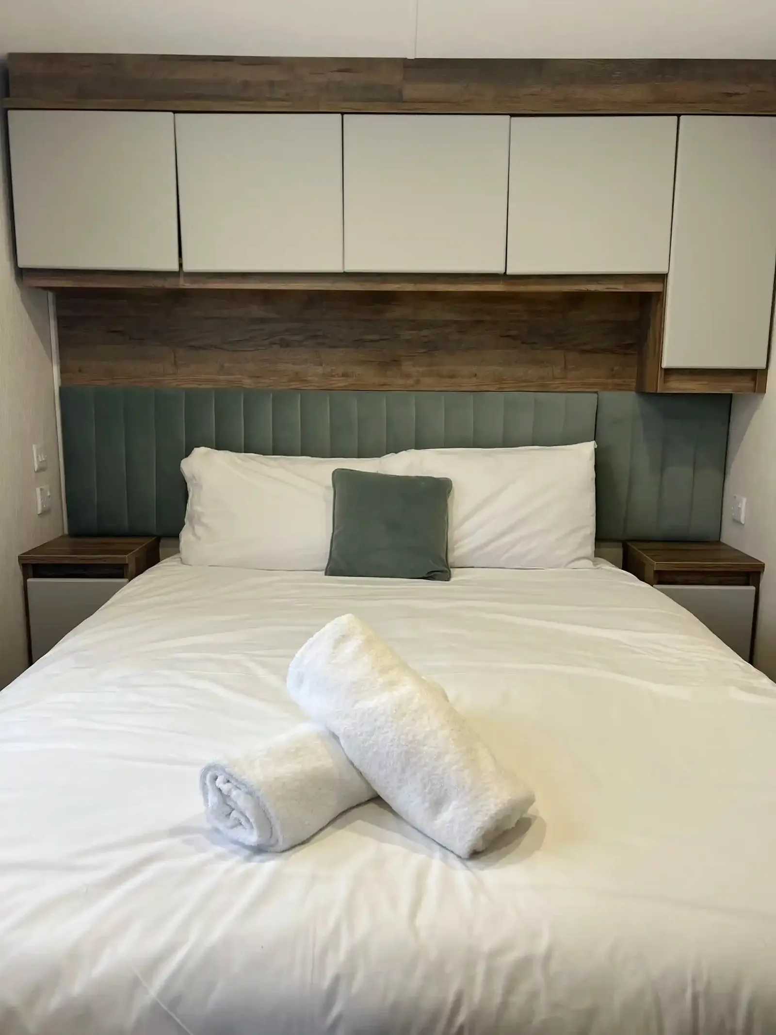 Platinum Lodge 6 Berth HT PF (LP23261)_Skegness Fields Platinum Caravan 6 Main Bedroom_Skegness Fields