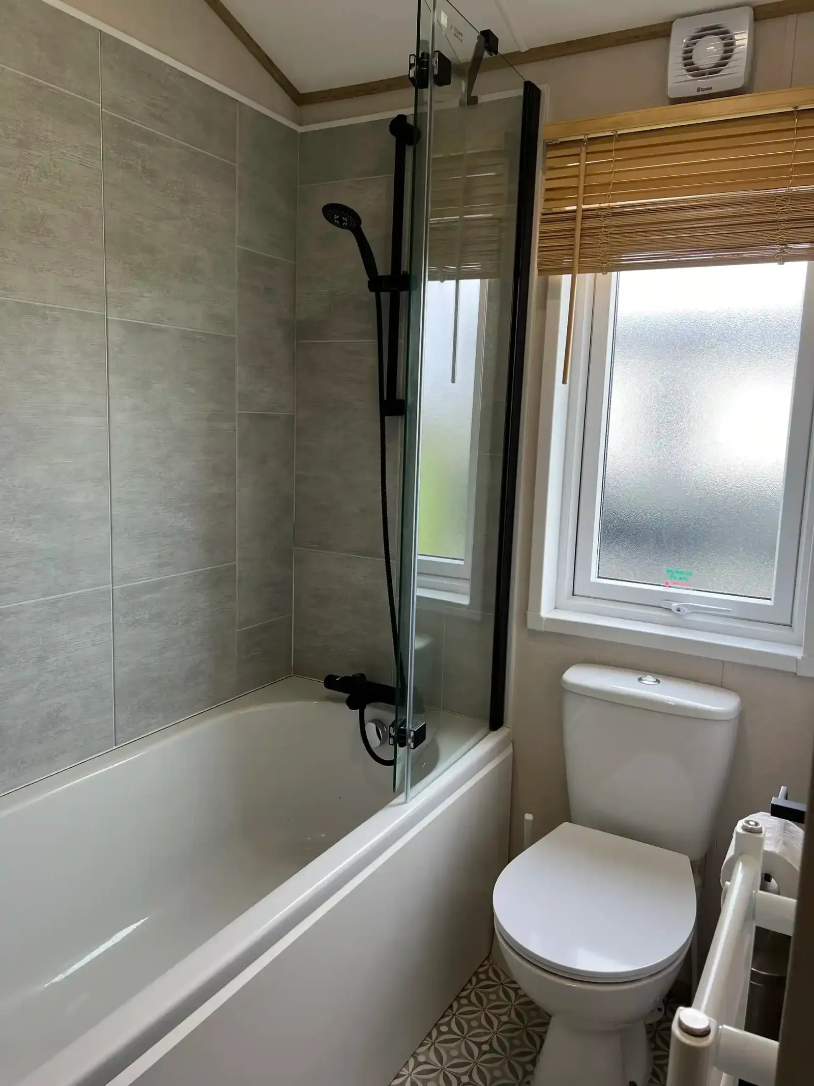 Platinum Lodge 8 Berth HT (LP23344)_Skegness Fields Platinum Lodge 8 Bathroom_Skegness Fields