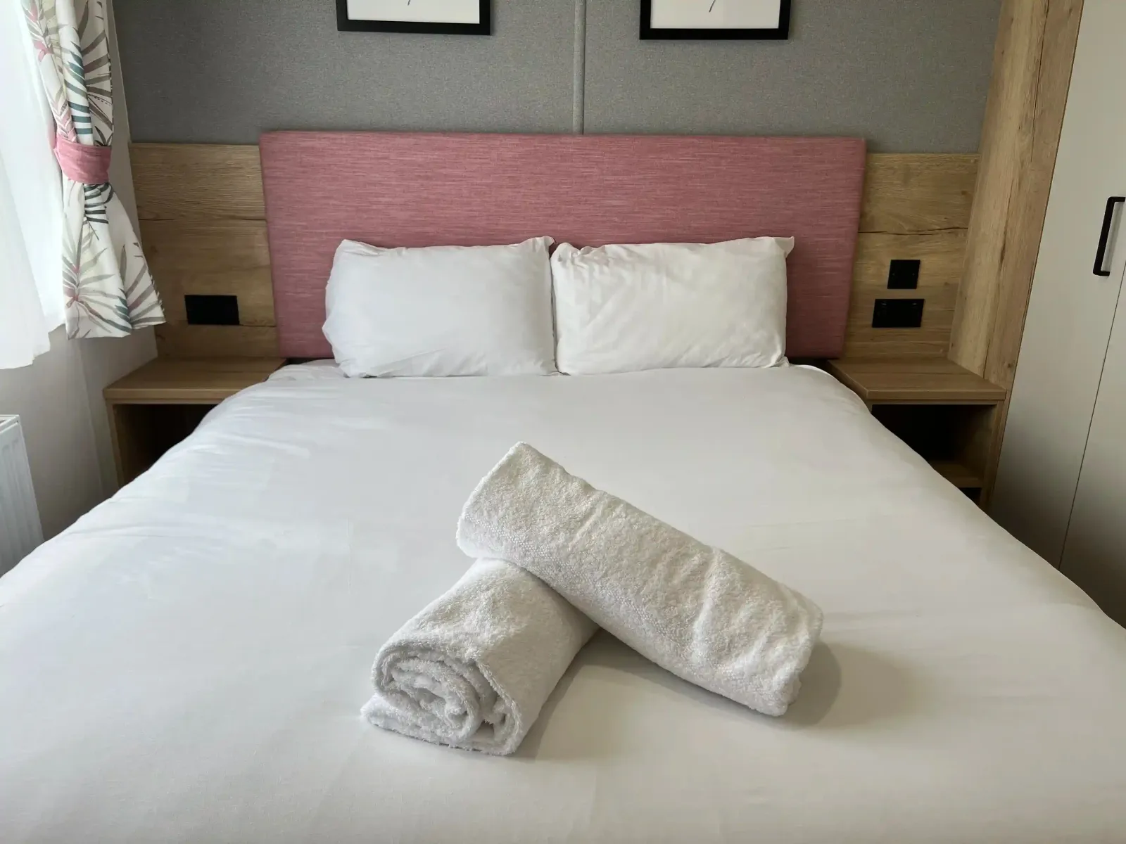 Platinum Lodge 8 Berth HT (LP23344)_Skegness Fields Platinum Lodge 8 Double Bedroom_Skegness Fields