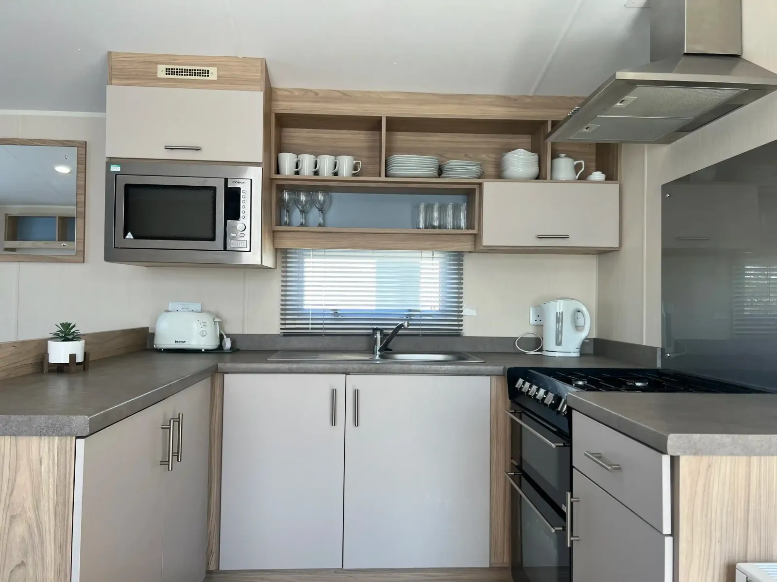 Silver 8 Caravan (LP19683)_Merryfield Sandfield Silver Kitchen_Merryfield & Sandfield