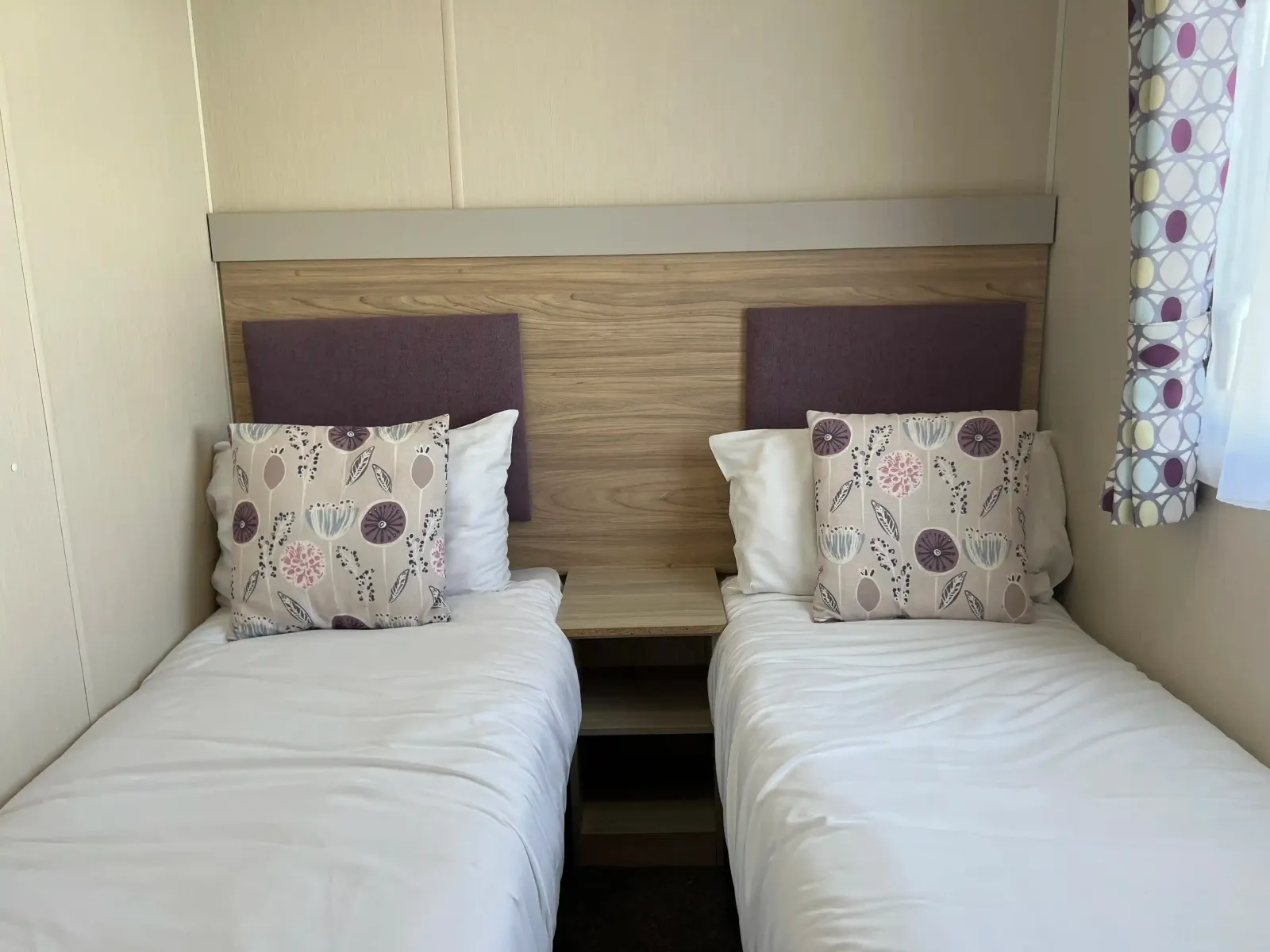 Silver 8 Caravan (LP19683)_Merryfield Sandfield Twin Room 2_Merryfield & Sandfield