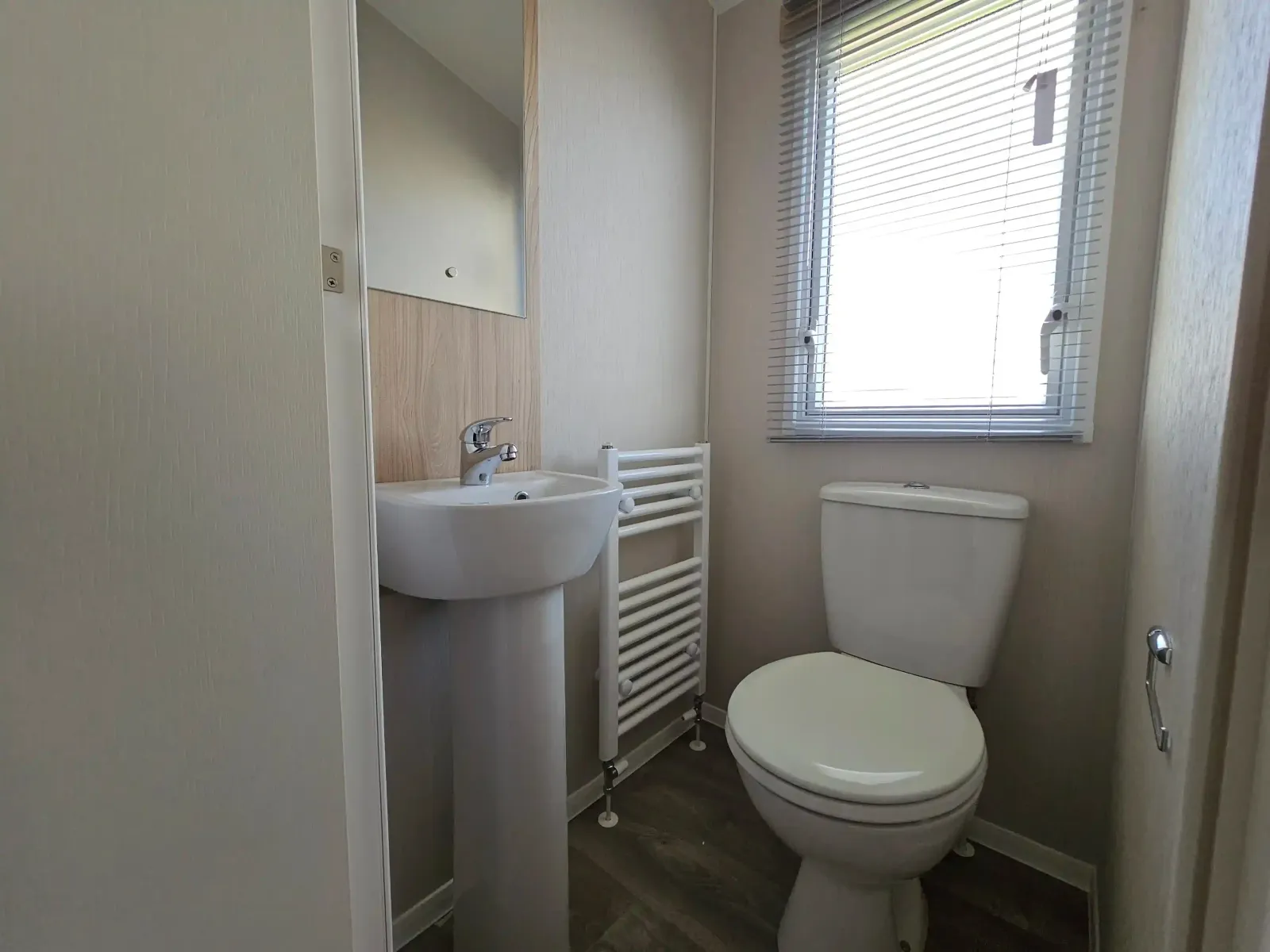 Smallgrove platinum caravan sleeps 8_Small Grove Holiday Park-Ingoldmells-holiday home-bathroom-shower 1_Small Grove
