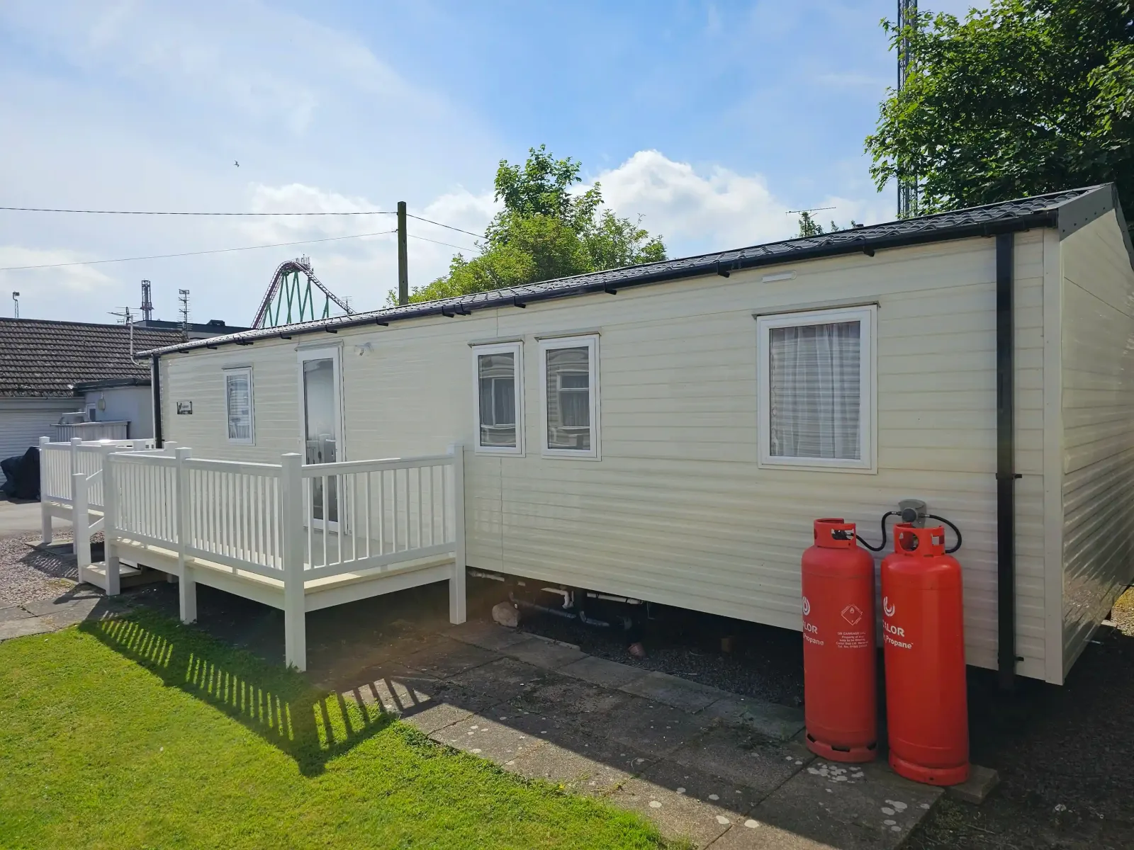 Smallgrove platinum caravan sleeps 8_Small Grove Holiday Park-Ingoldmells-holiday home-decking-parking-5_Small Grove