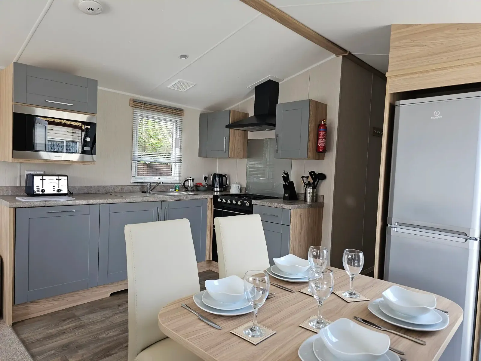 Smallgrove platinum caravan sleeps 8_Small Grove Holiday Park-Ingoldmells-holiday home-dining-kitchen 3_Small Grove