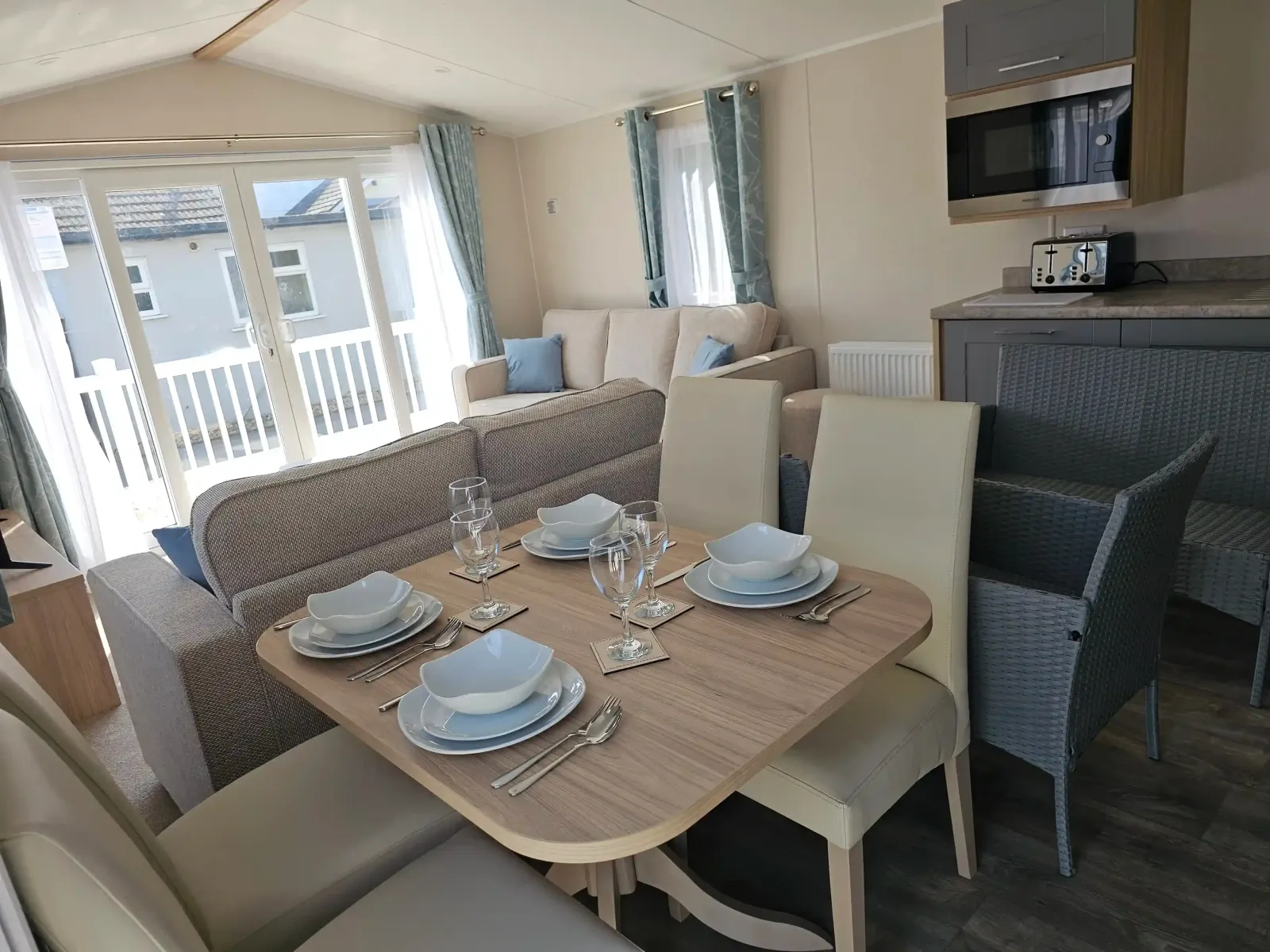 Smallgrove platinum caravan sleeps 8_Small Grove Holiday Park-Ingoldmells-holiday home-dining room 1_Small Grove
