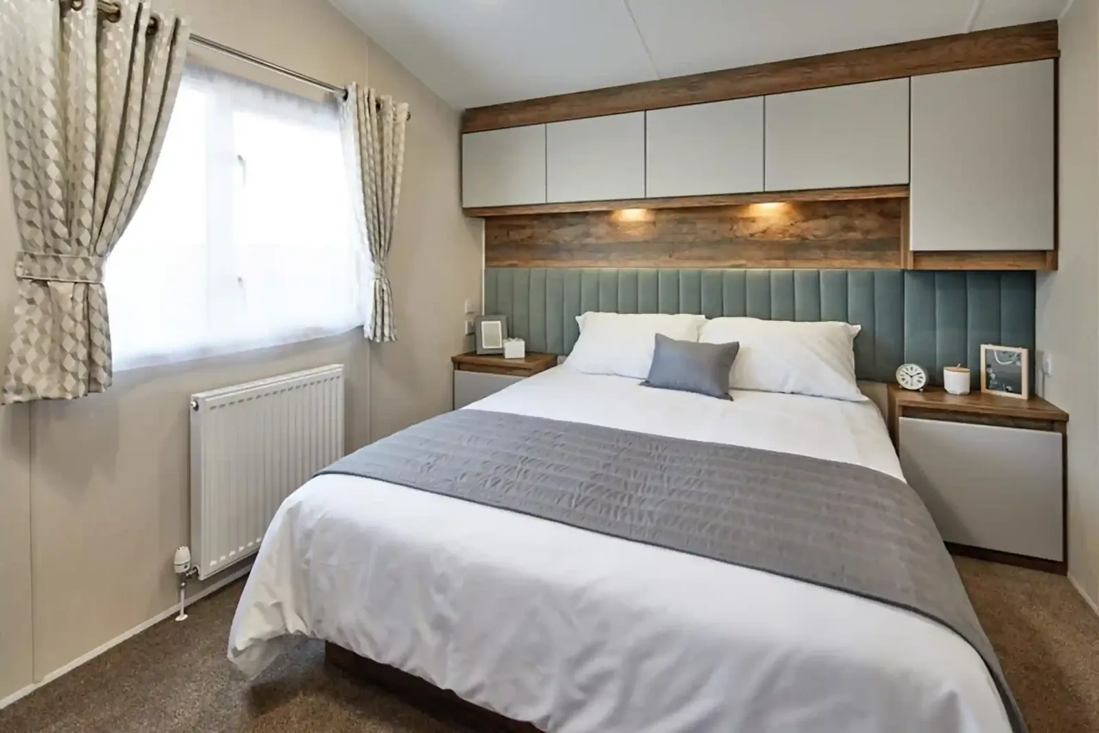 Coastfields 2021 Willerby Brookwood master bedroom with en-suite